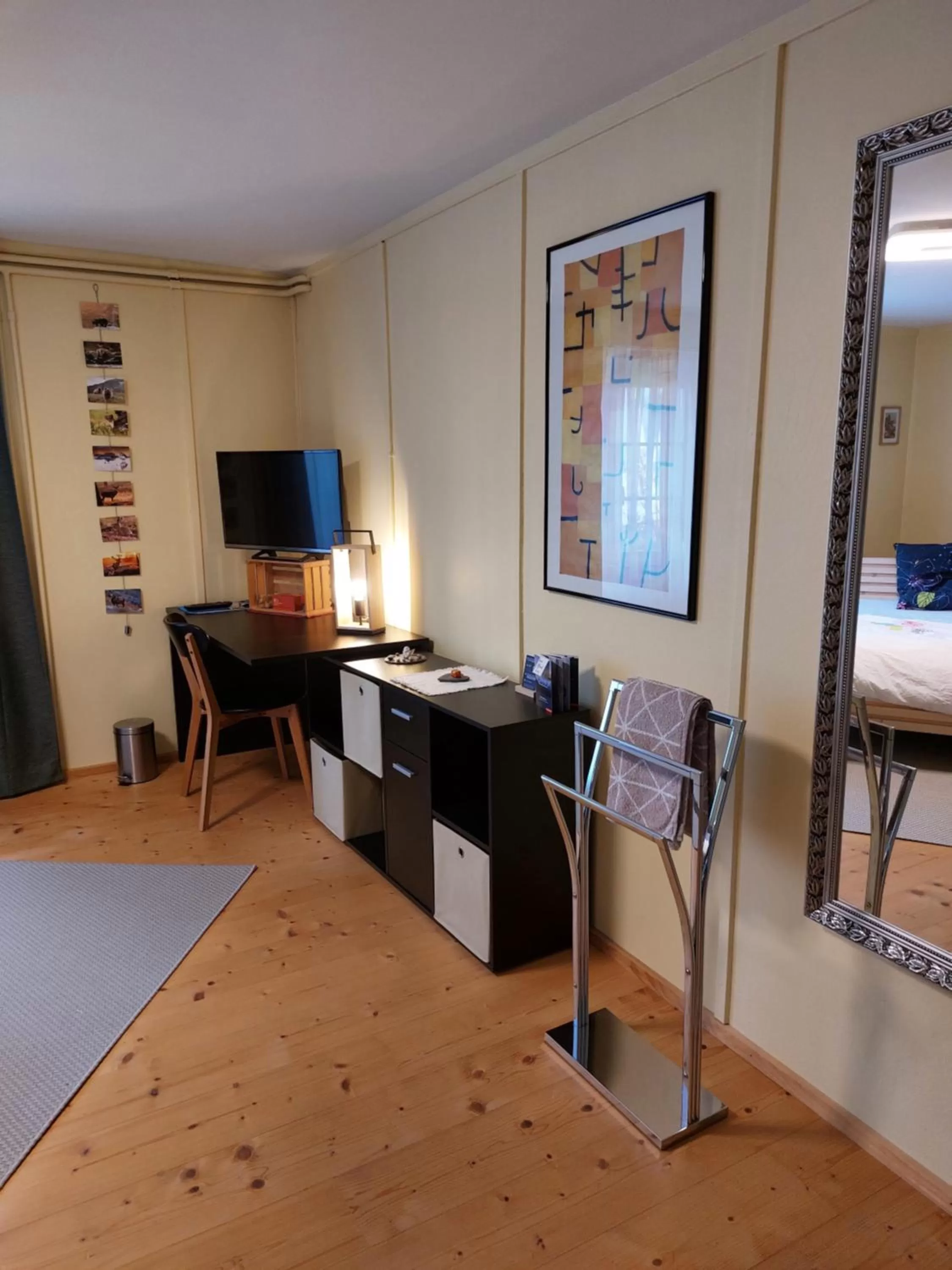 TV and multimedia, TV/Entertainment Center in BnB Elsenerhaus