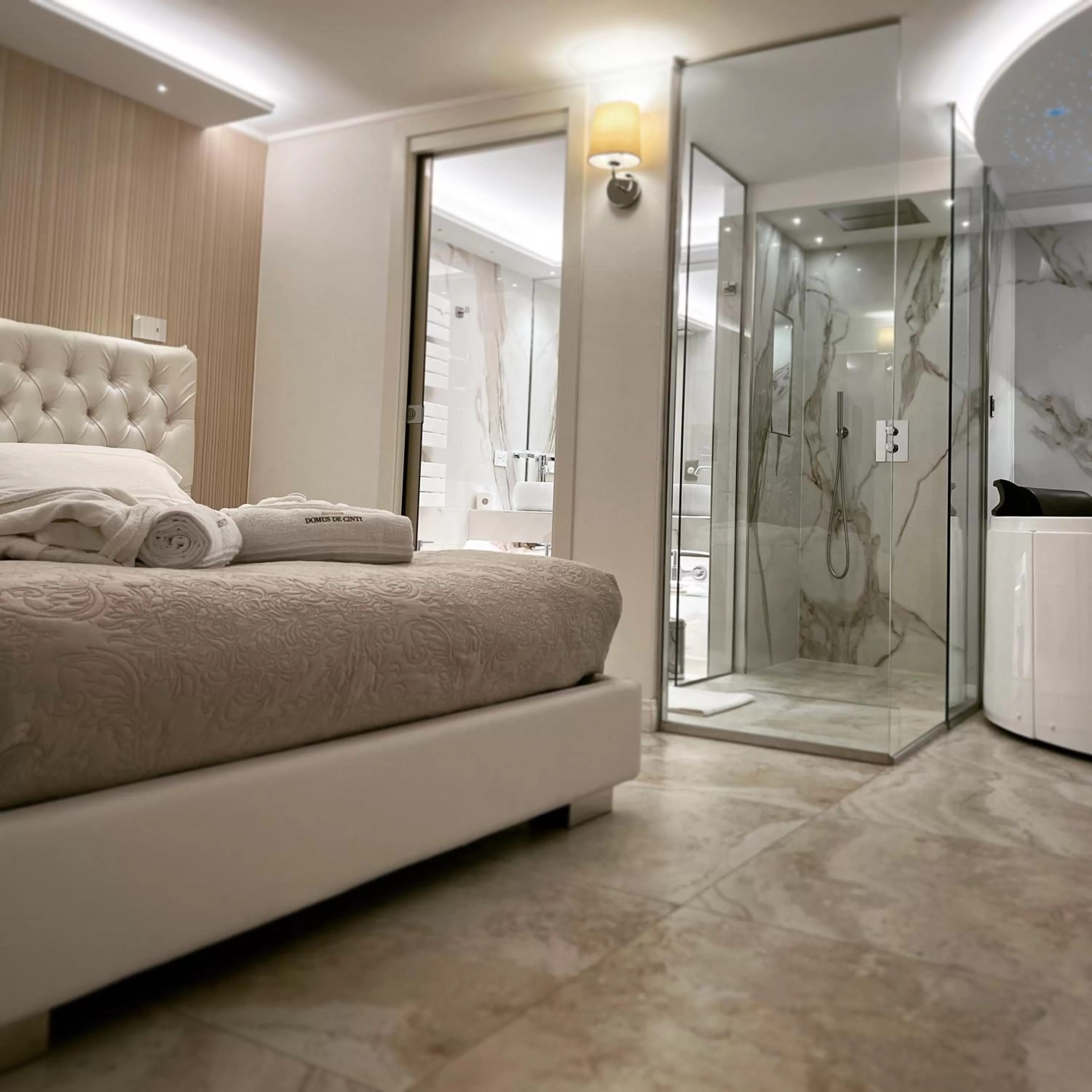 Hot Tub, Bed in Domus De Cinti