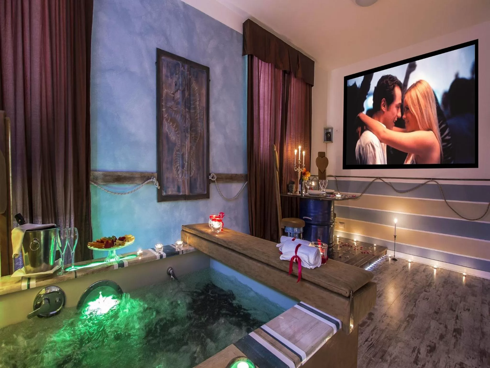 Hot Tub in Hotel Butterfly