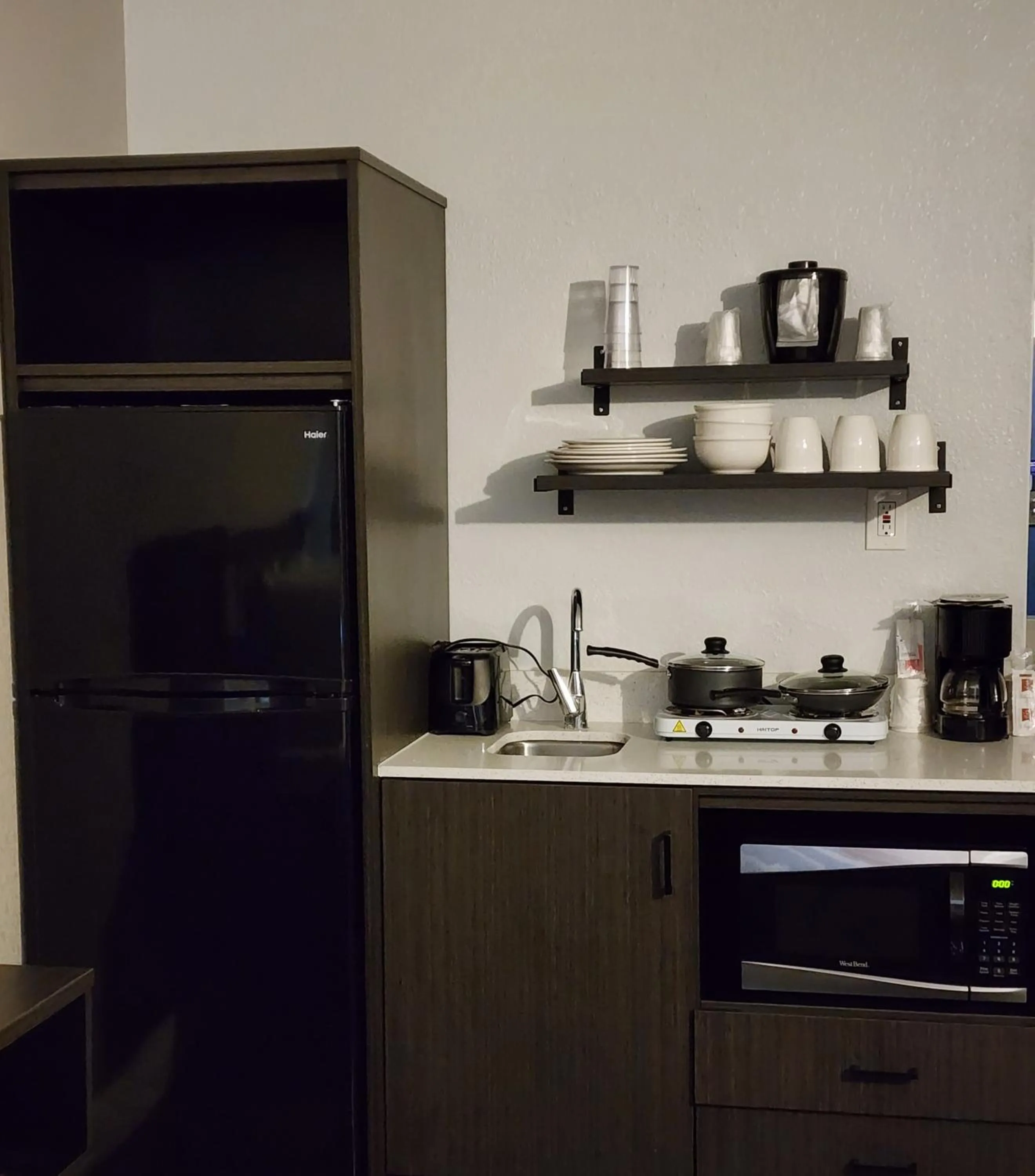 Kitchen or kitchenette in Studio 6 Sacramento, CA Natomas