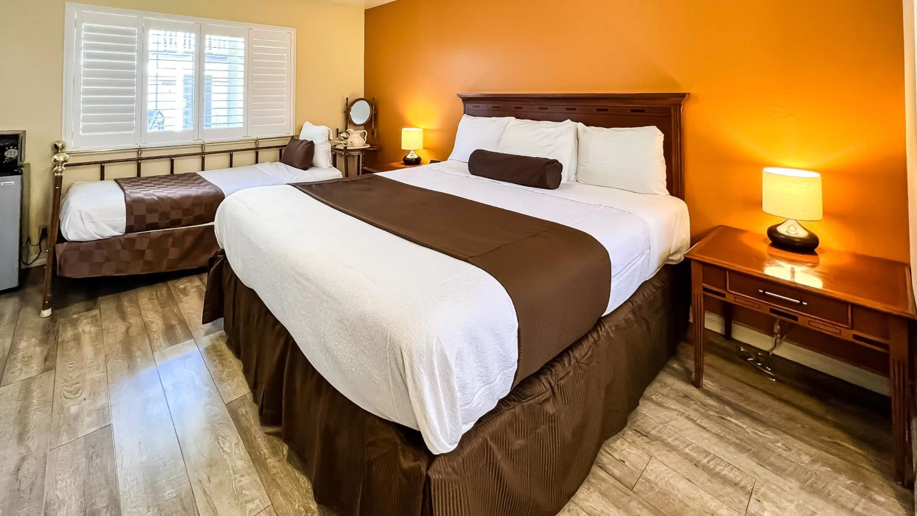 View (from property/room), Bed in The Old West Inn