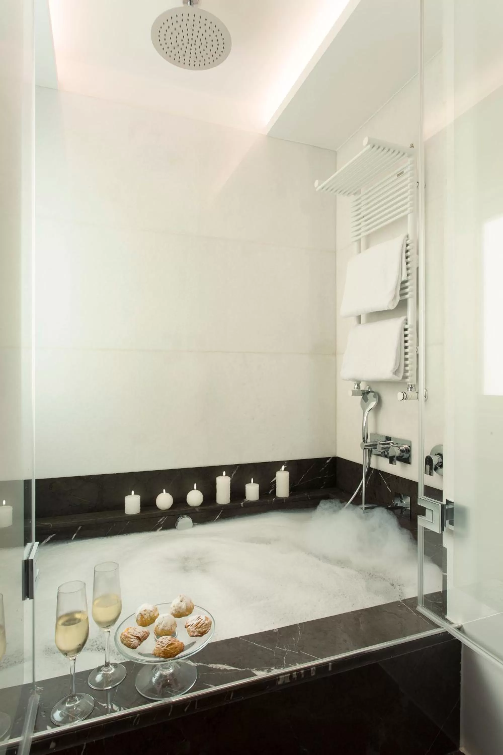 Bathroom in Corso 281 Luxury Suites