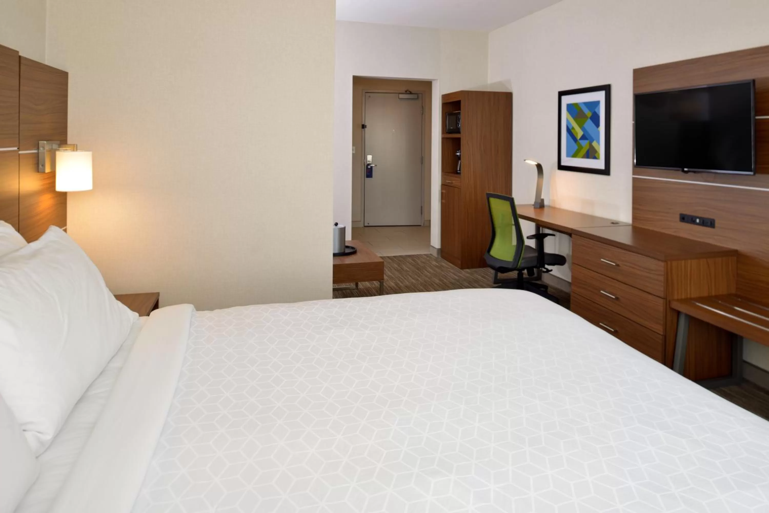 Bed in Holiday Inn Express Lodi by IHG