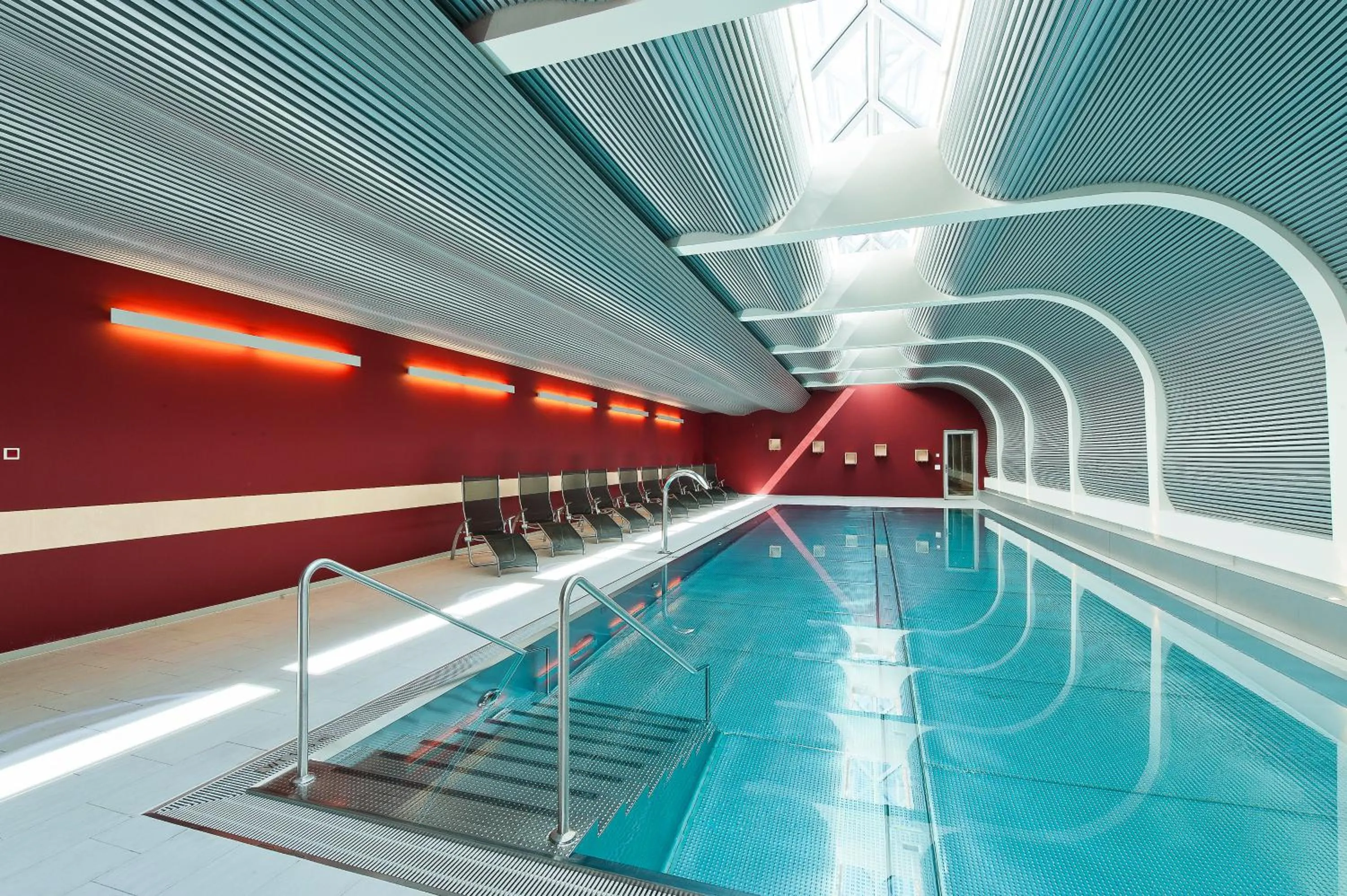 Swimming pool in Hotel Ambassador Zermatt