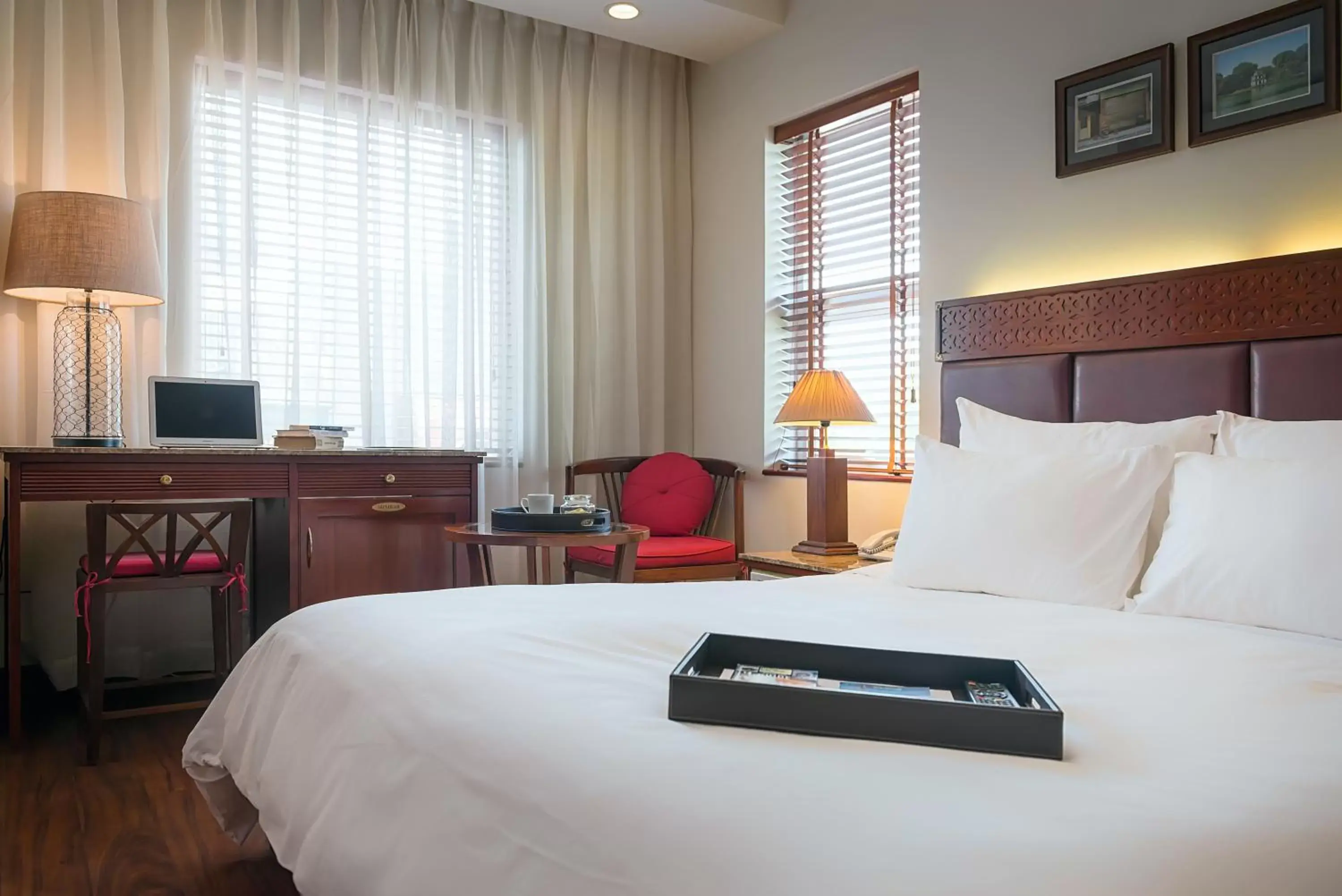 Deluxe Double Room with Window and Neighboring View in Hanoi E Central Luxury Hotel & Restaurant Deluxe Double Room with Window and Neighboring View in Hanoi E Central Luxury Hotel & Restaurant