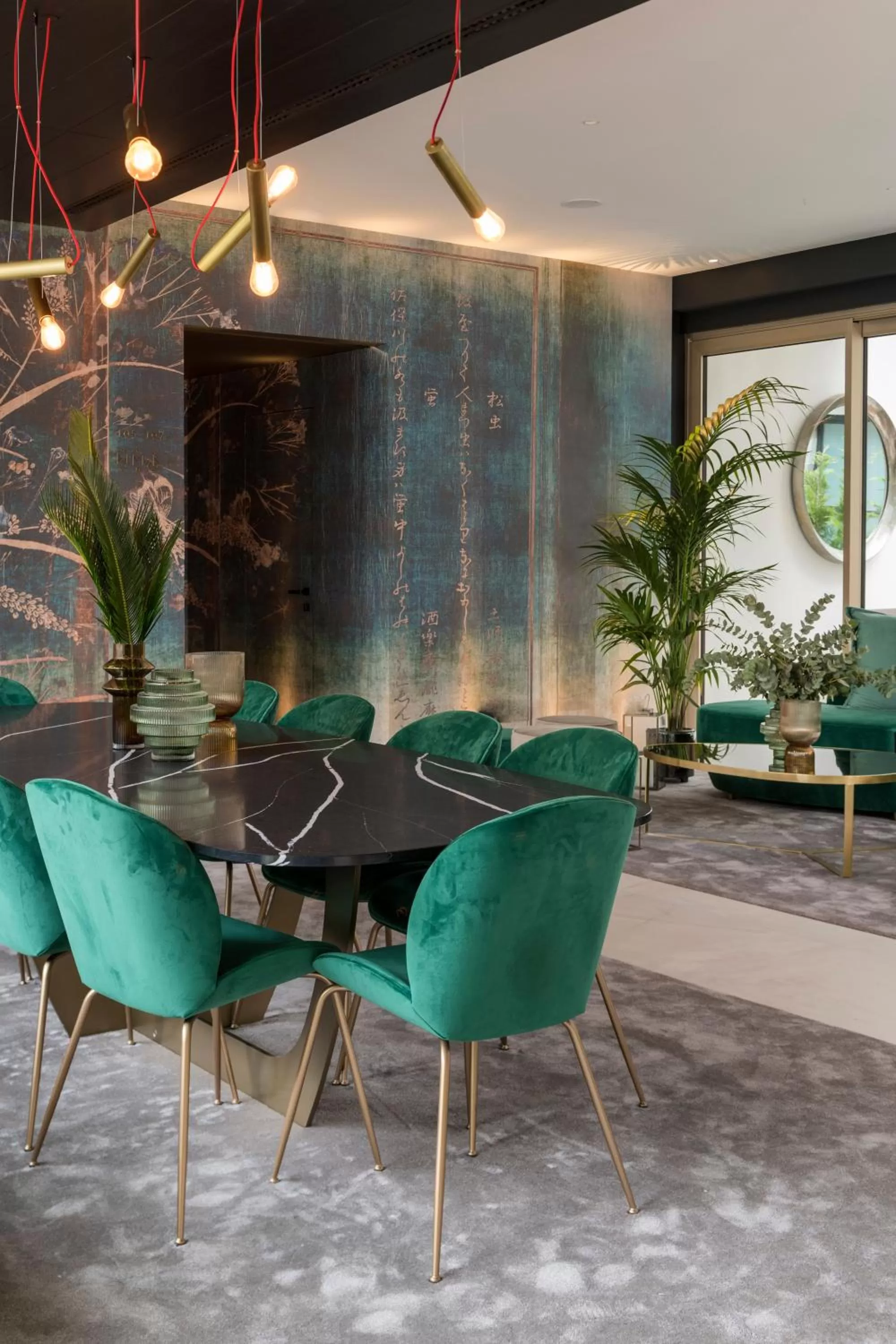 Restaurant/places to eat in We Me Suite Hotel