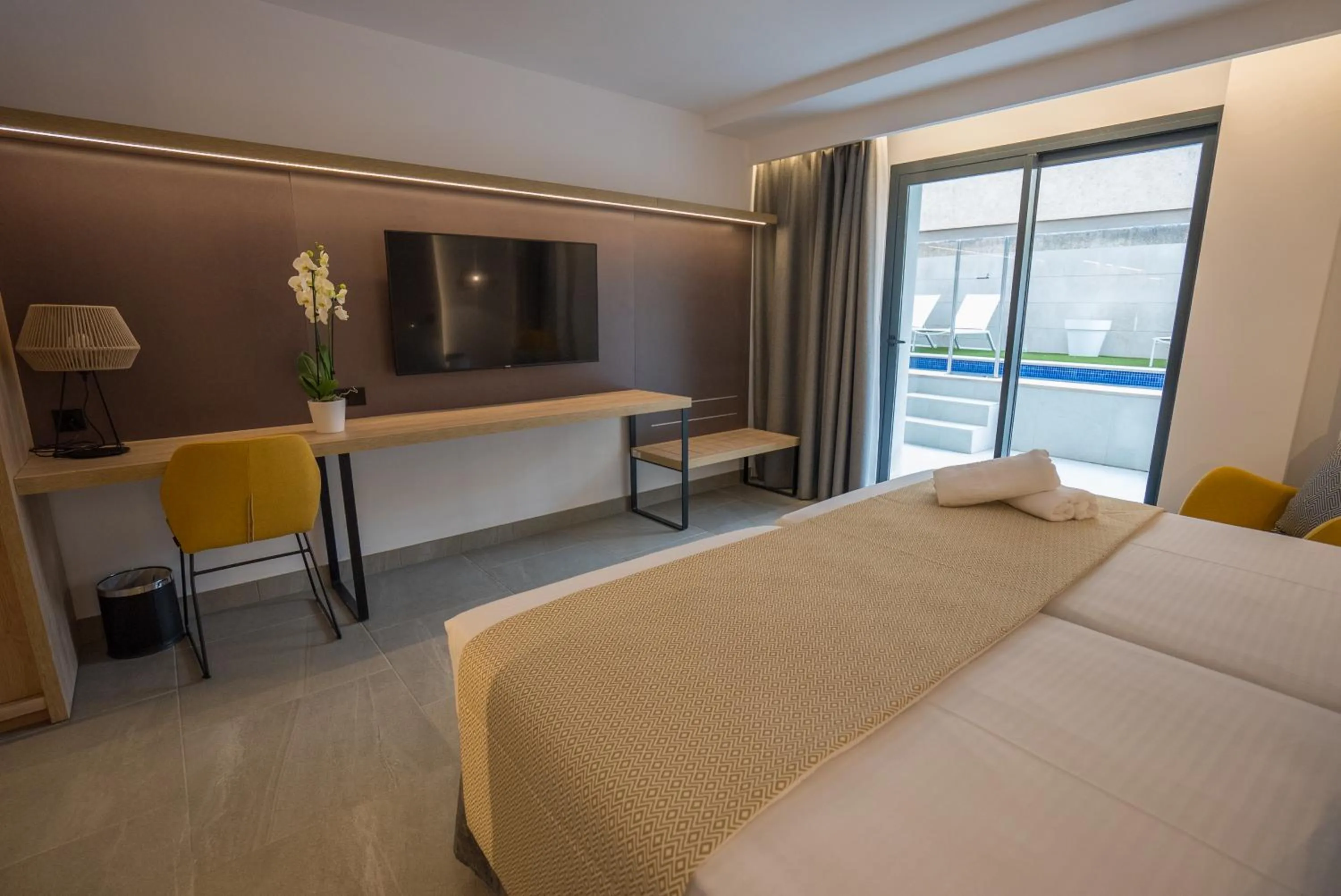 TV and multimedia, Bed in Hotel Morlans Suites - Adults Only