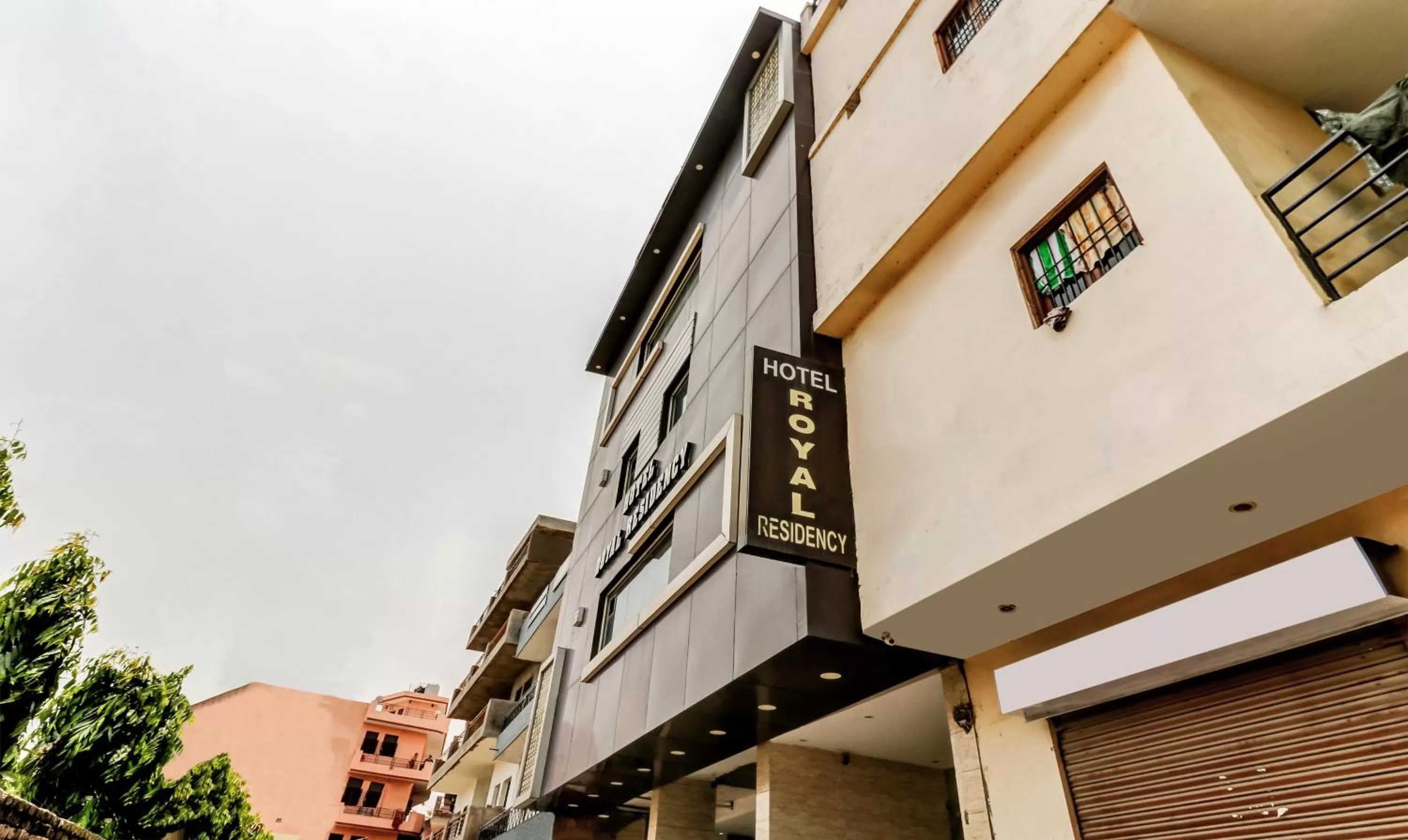 Property Building in Itsy By Treebo - Royal Residency