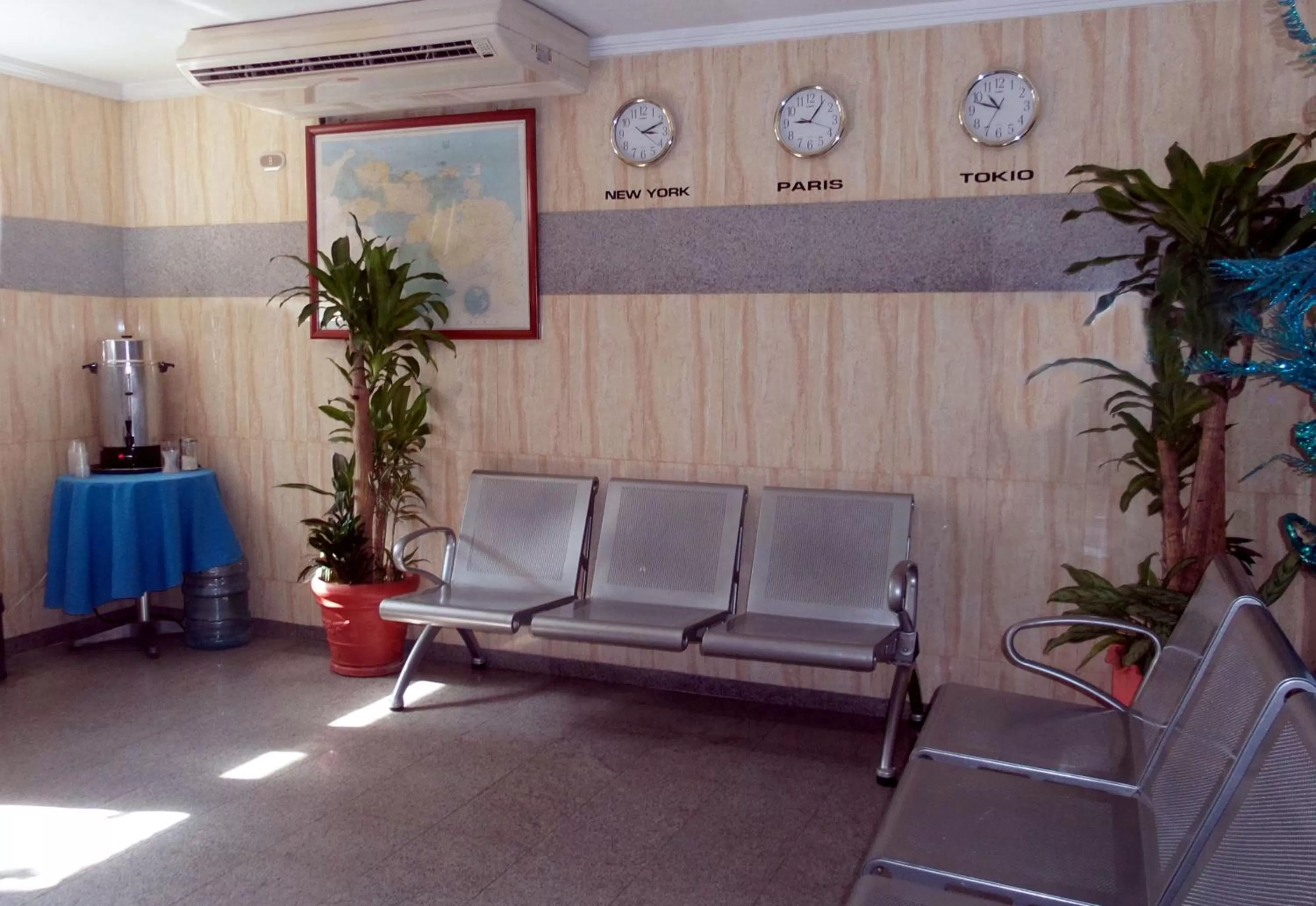 Lobby/Reception in HOTEL MUEVETE POR VARGAS