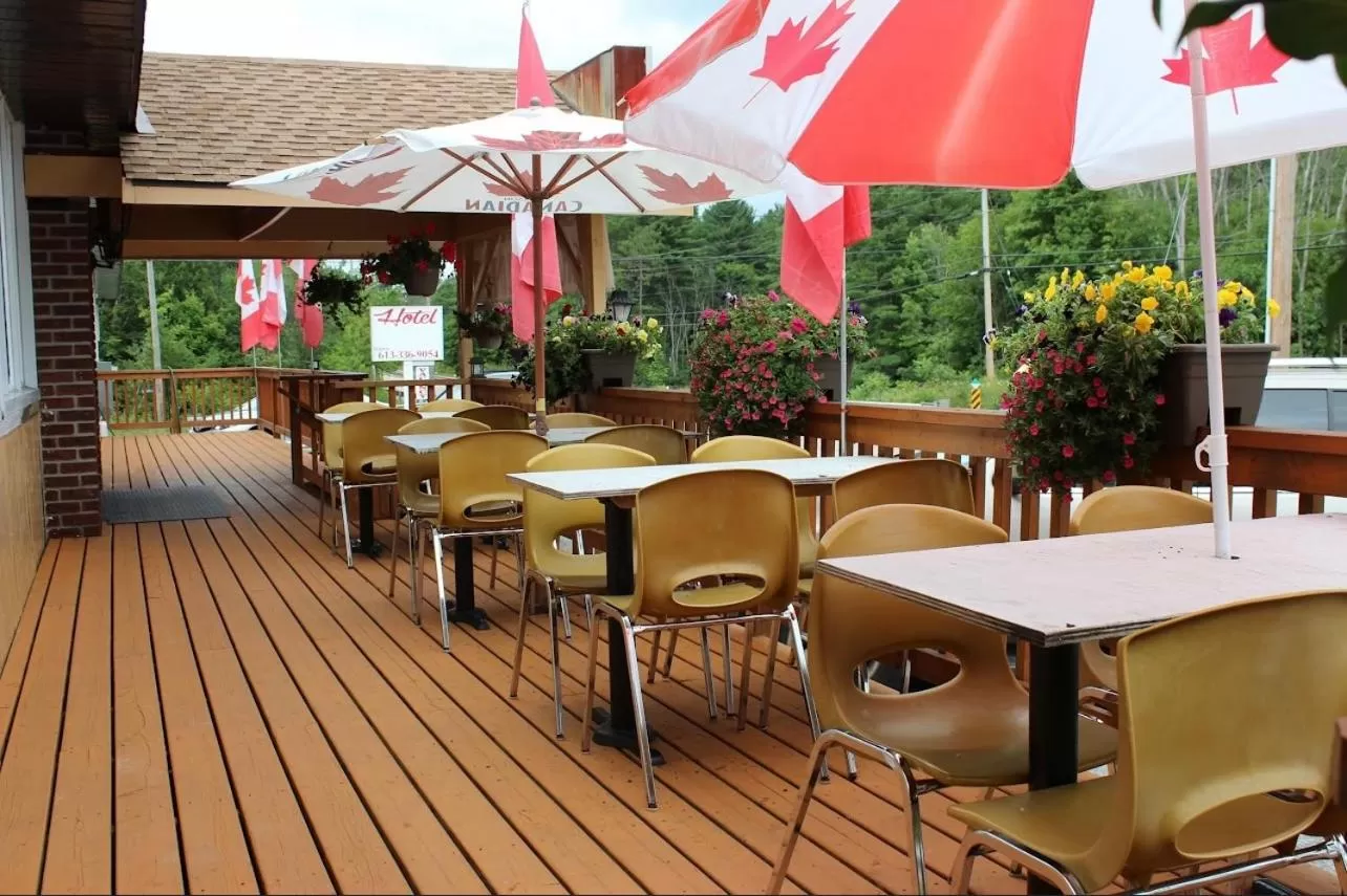Patio in Lakeside Inn