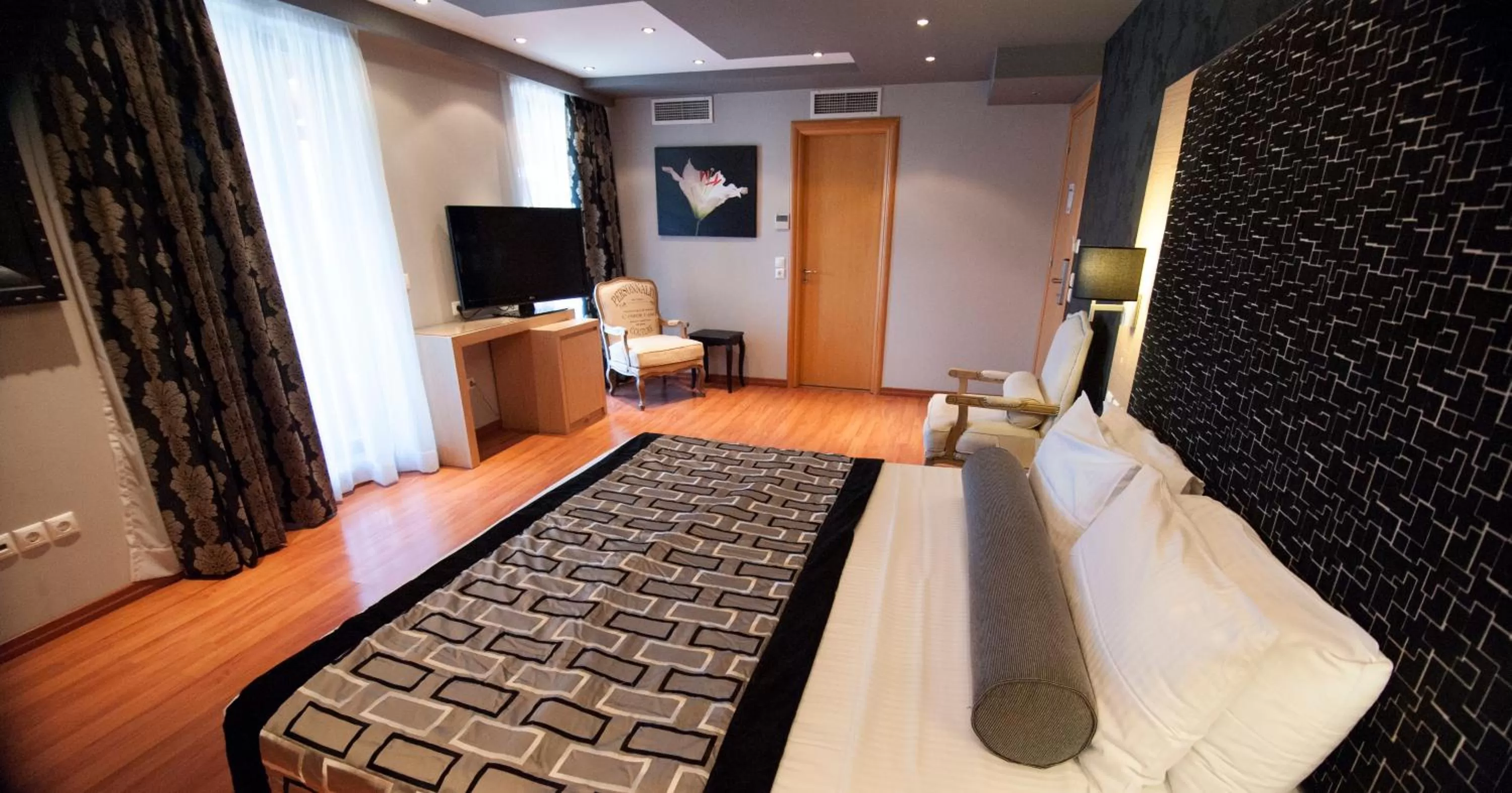 Photo of the whole room in Nefeli Hotel Alimos