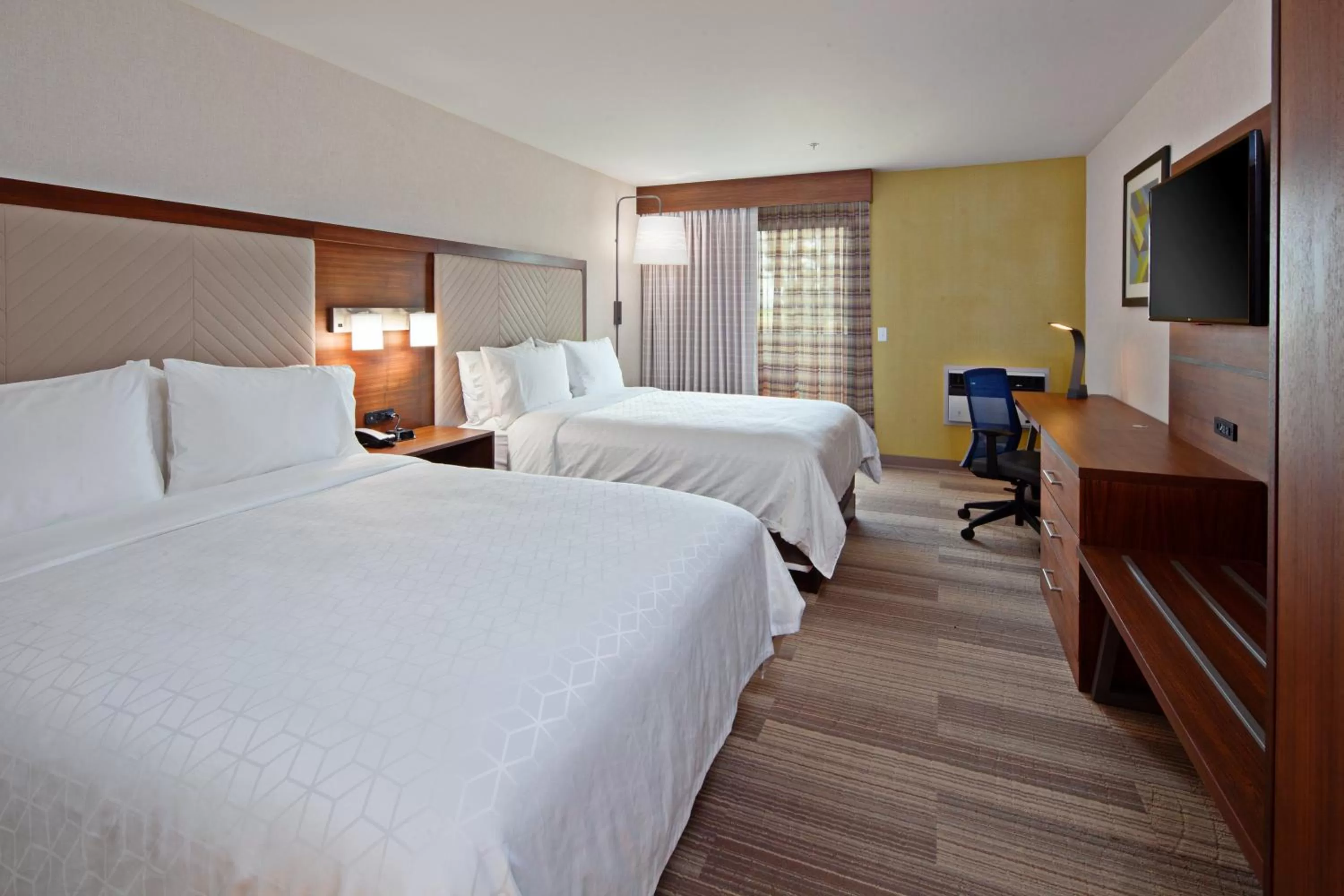 Photo of the whole room, Bed in Holiday Inn Express Hotel & Suites Ventura Harbor by IHG