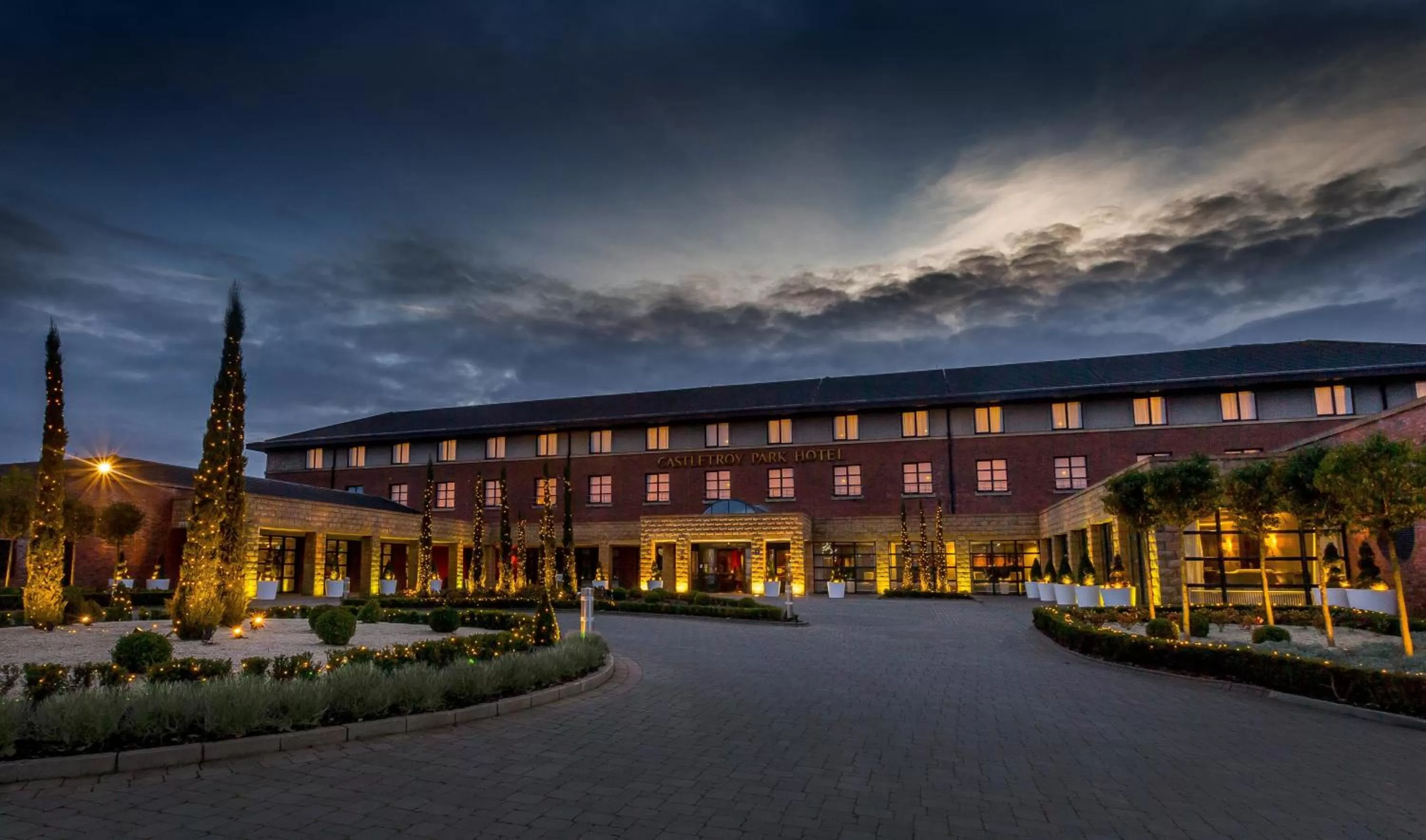 Facade/entrance in Castletroy Park Hotel