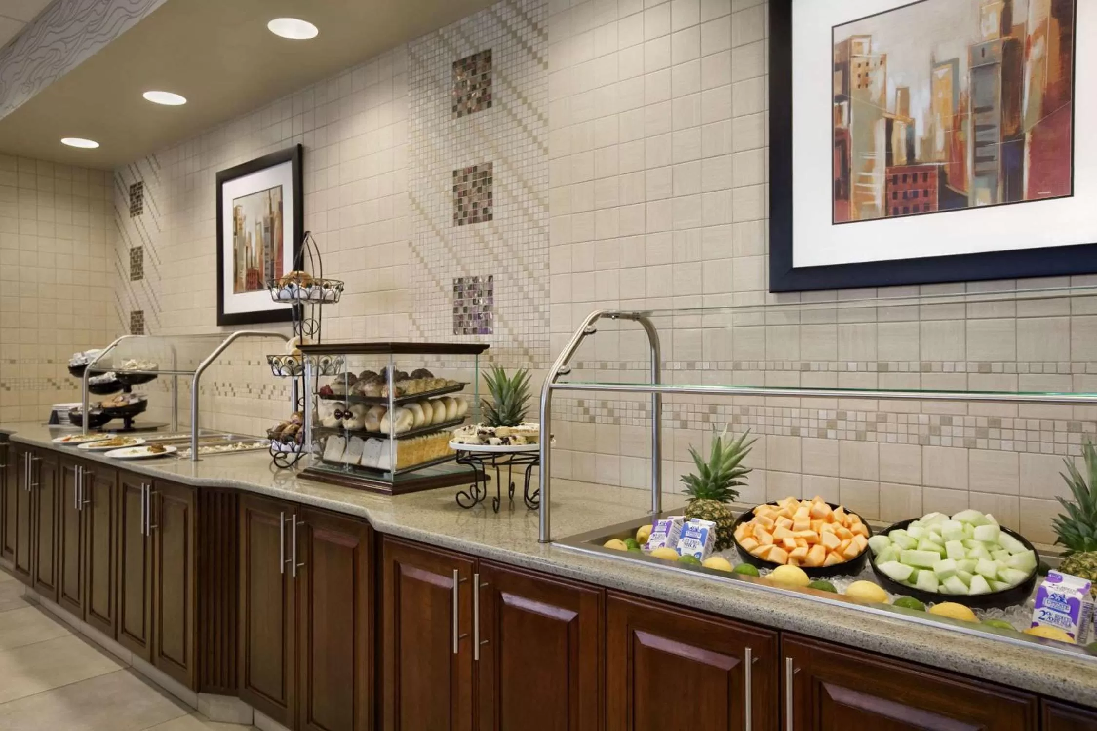 Dining area in Embassy Suites Buffalo