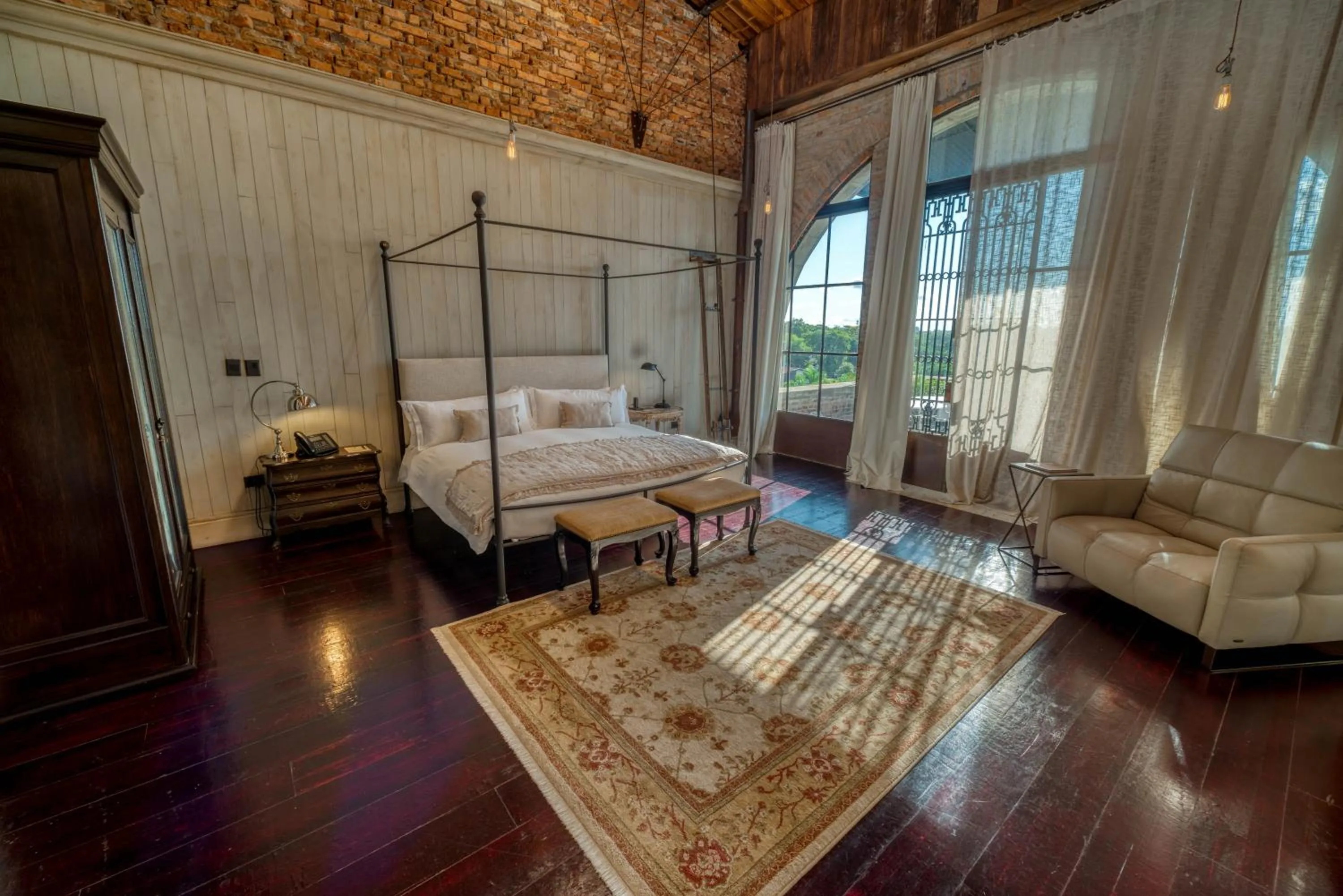 Bedroom, Bed in Factoria Hotel