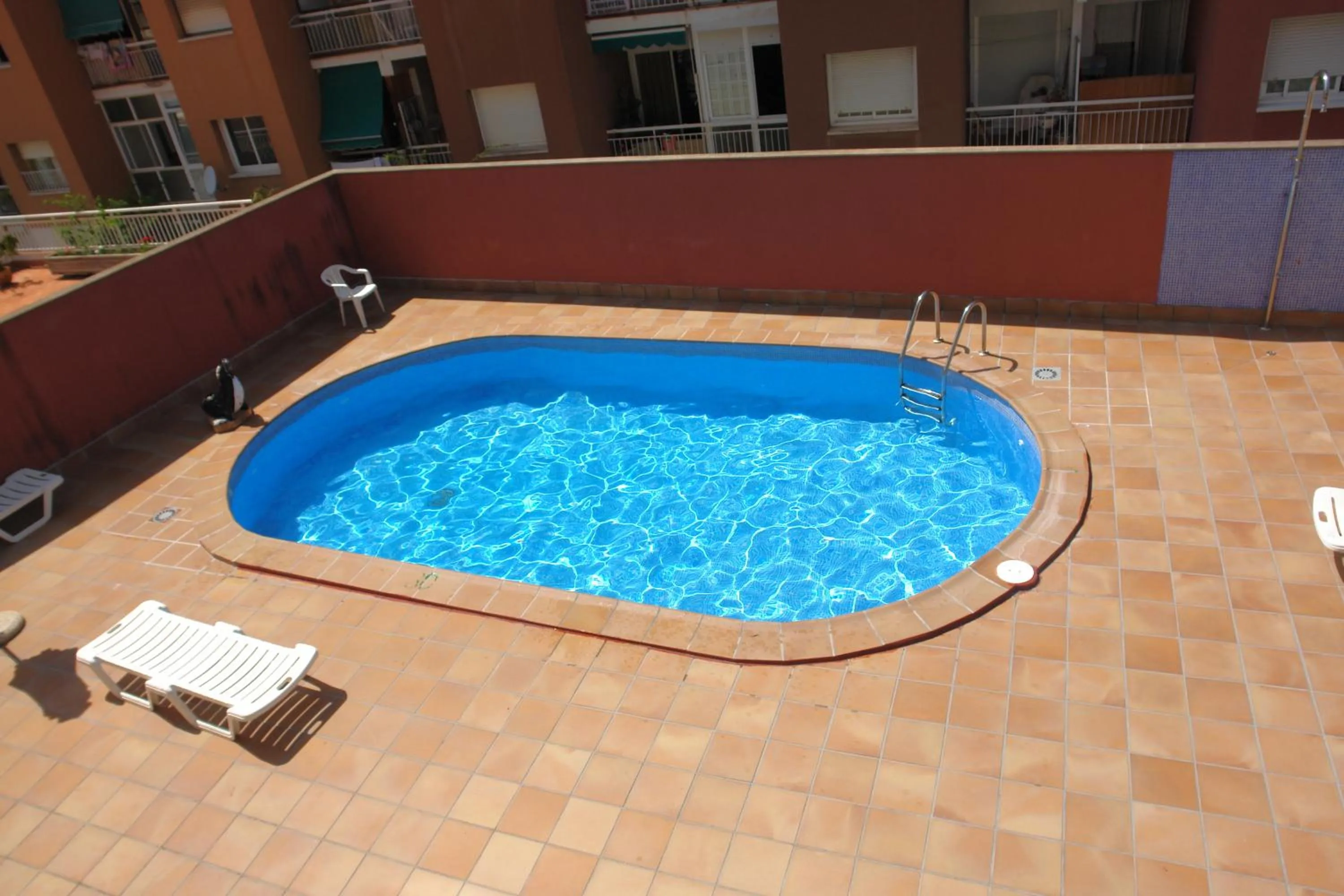 Swimming pool in Hotel Flora Parc