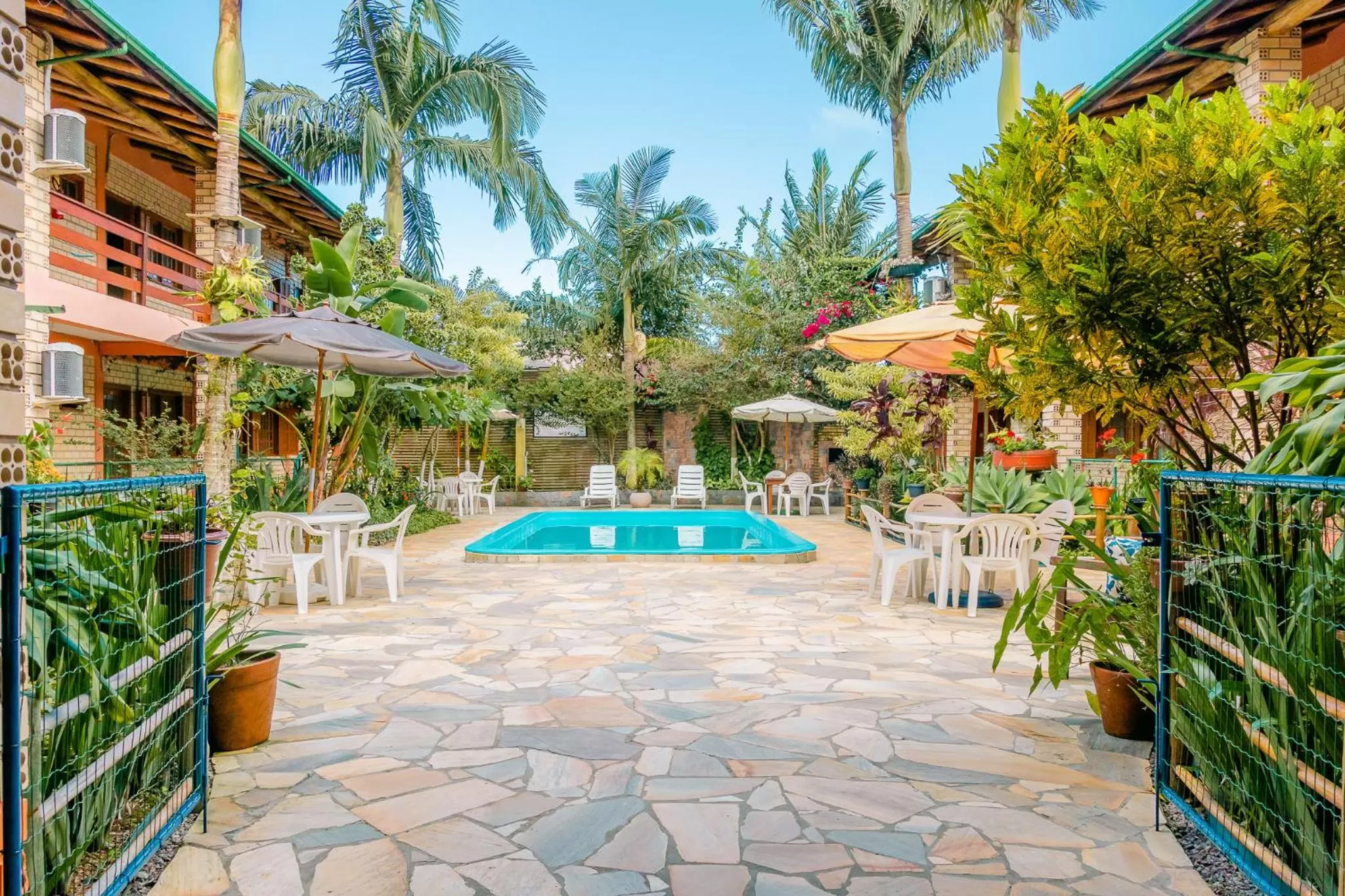 Swimming pool in Pousada Chaday