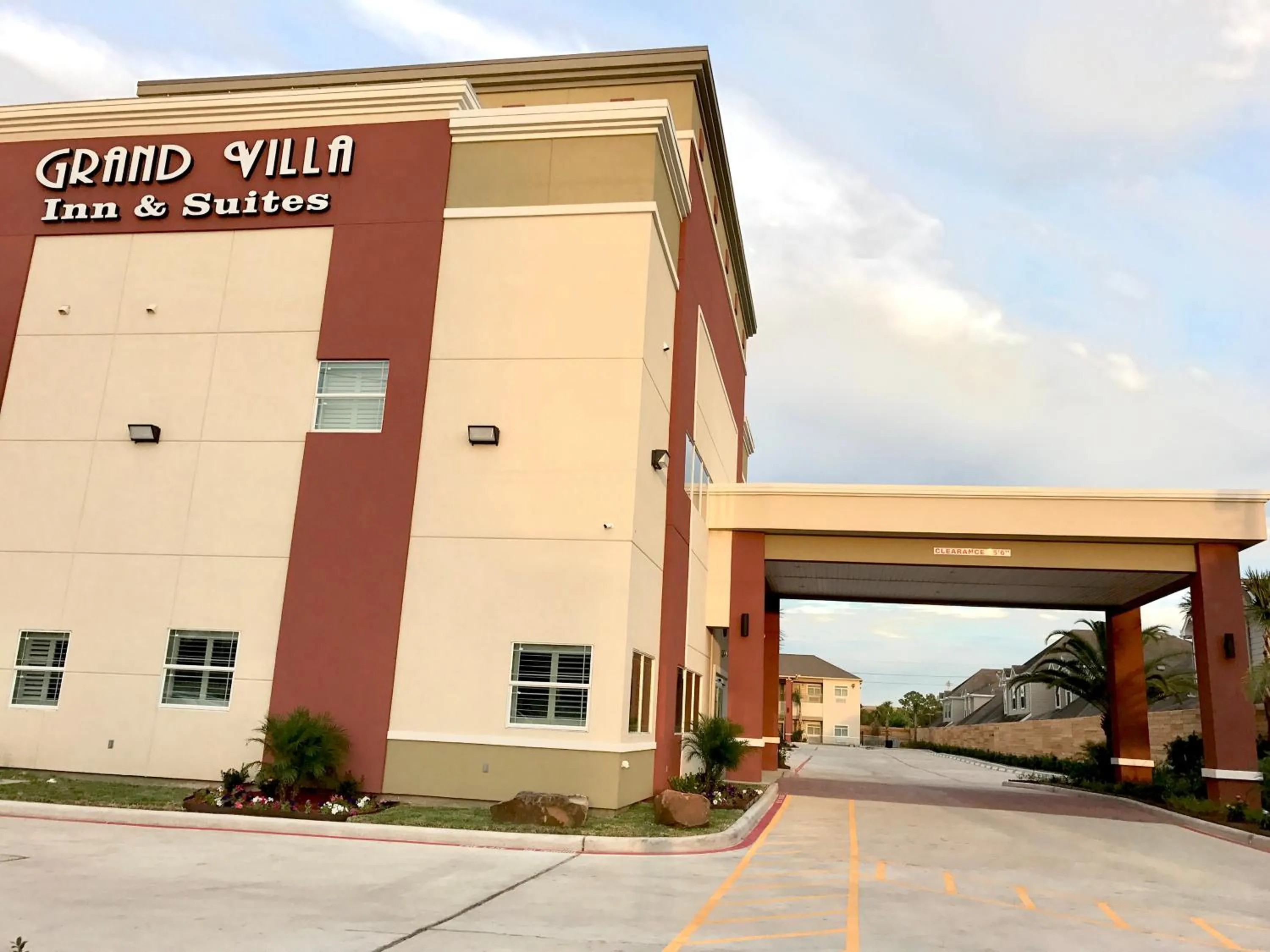 Property building in Grand Villa Inn and Suites Westchase/Chinatown