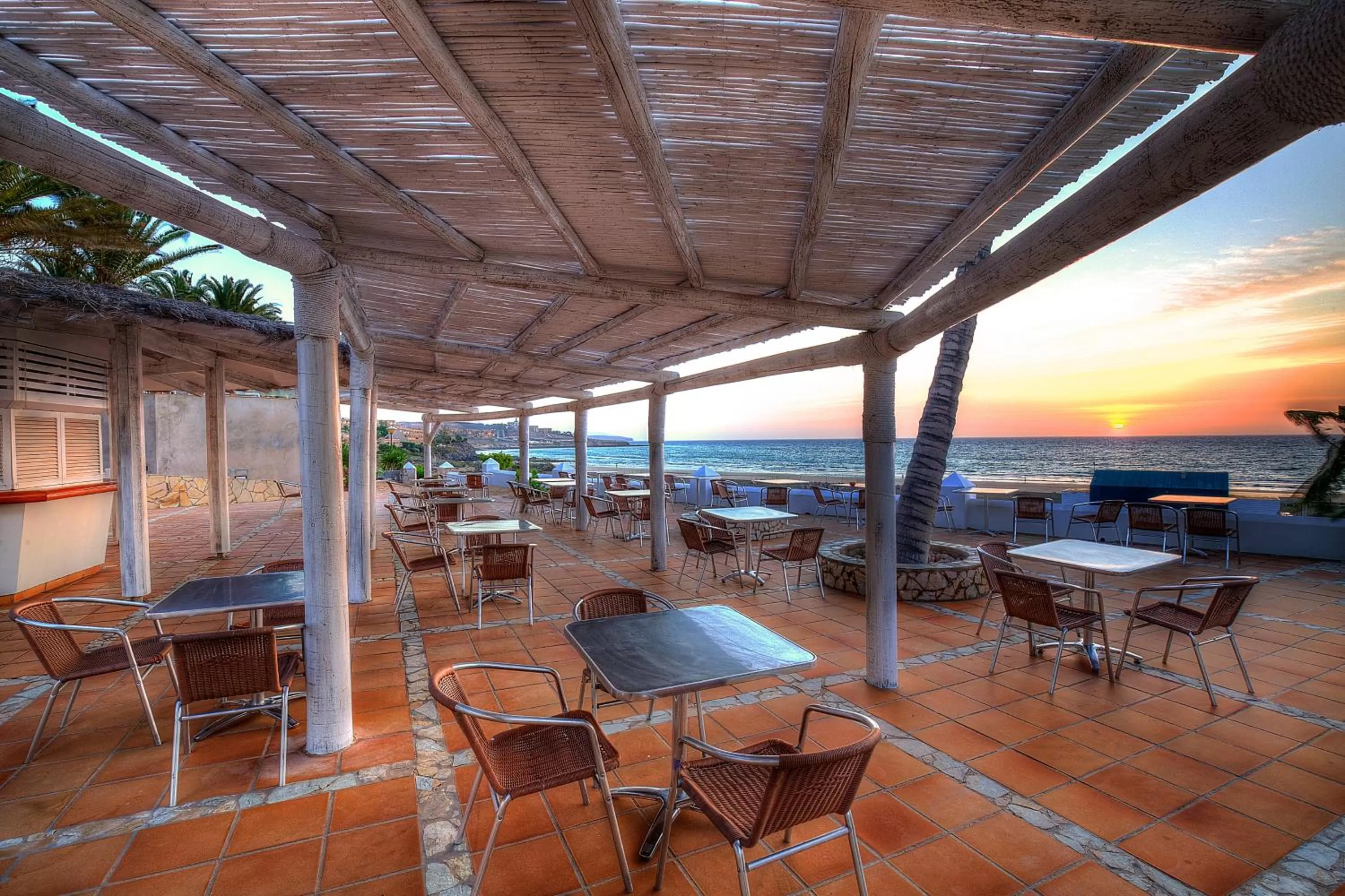 Lounge or bar in SBH Monica Beach Resort