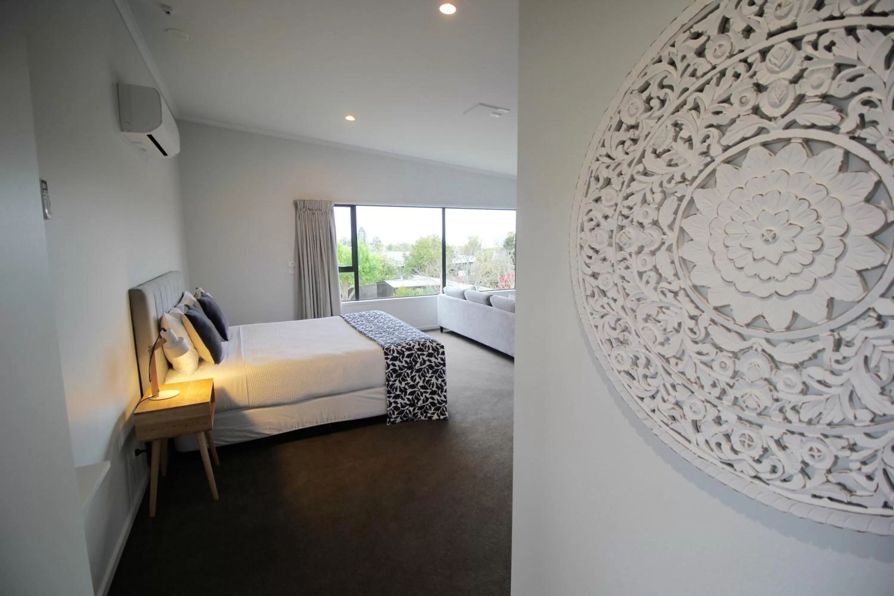 Bed in Alpine Lake Motel