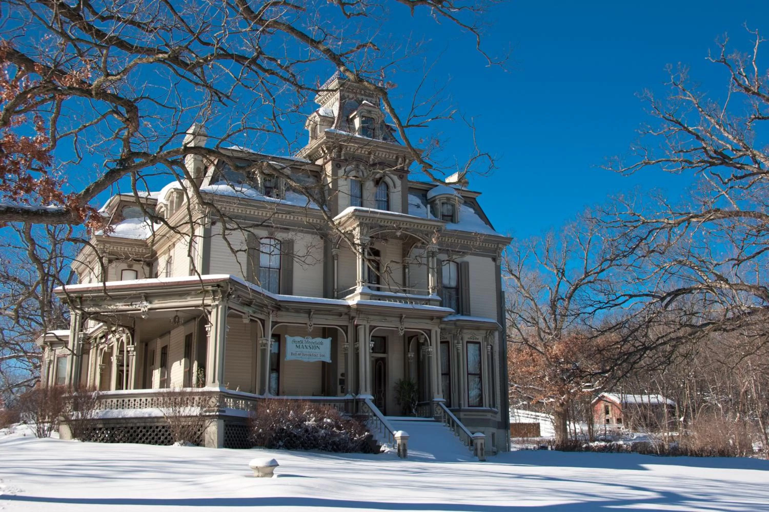 Facade/entrance in Garth Woodside Mansion Bed and Breakfast