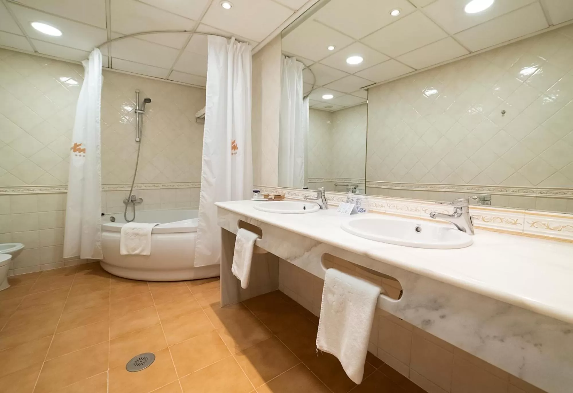 Hot Tub in Hotel Torremangana