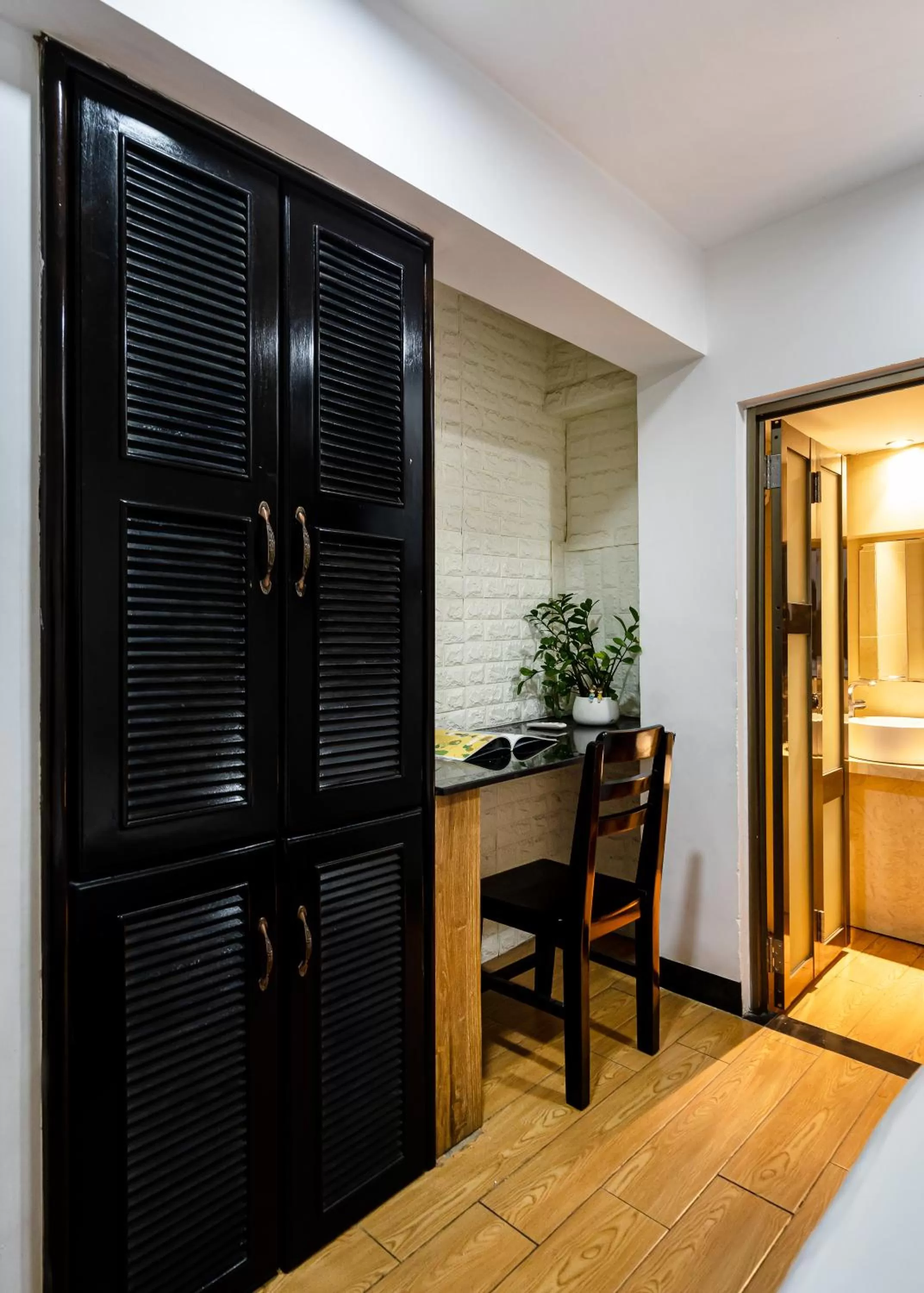 wardrobe in Lotus Laverne Hotel