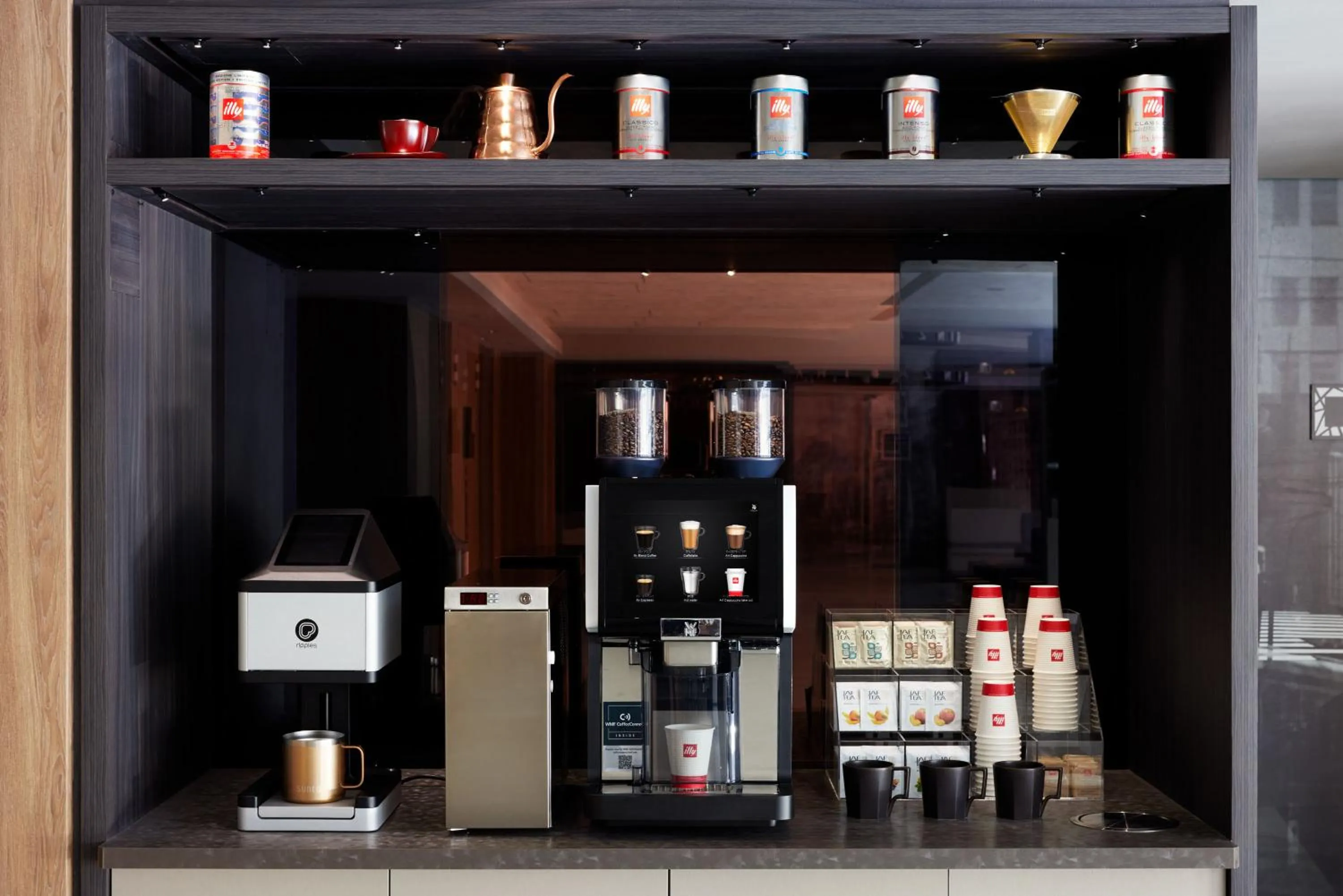 Coffee/tea facilities in the b ginza