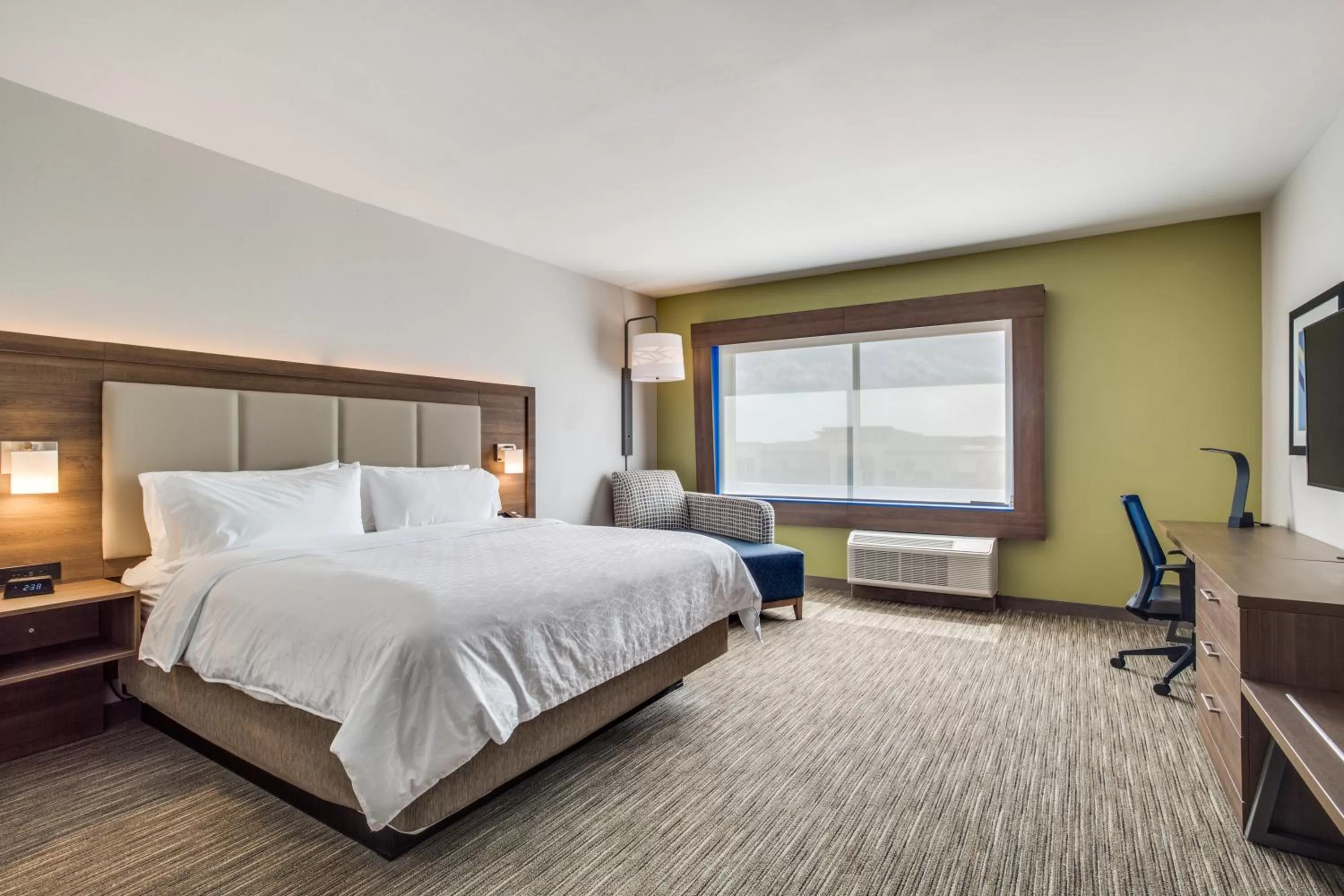 Bed in Holiday Inn Express & Suites - Denton South by IHG
