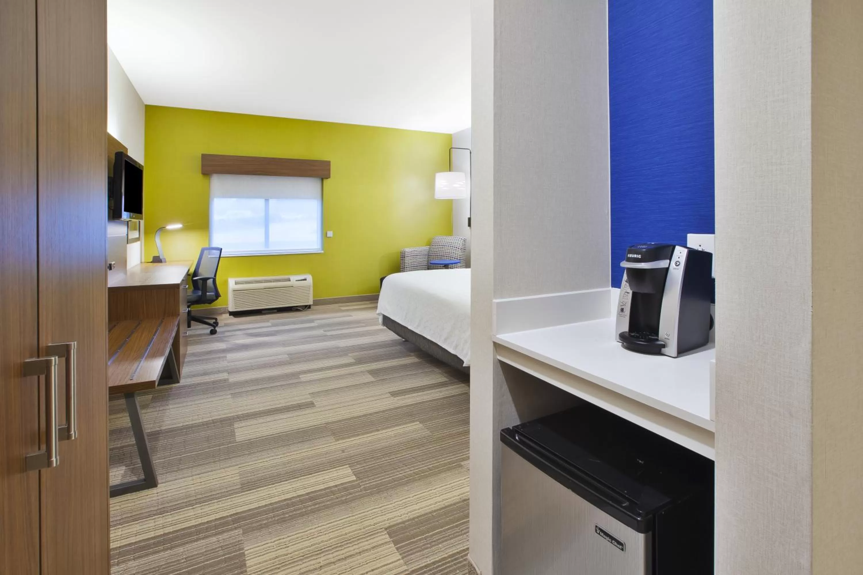 Bed in Holiday Inn Express Rochester-Victor by IHG