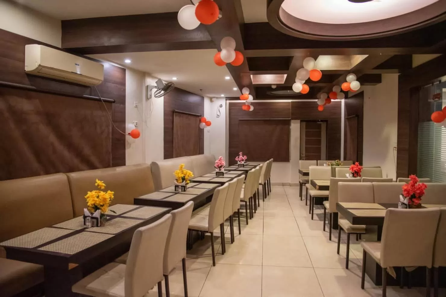 Restaurant/places to eat in Maple Delite