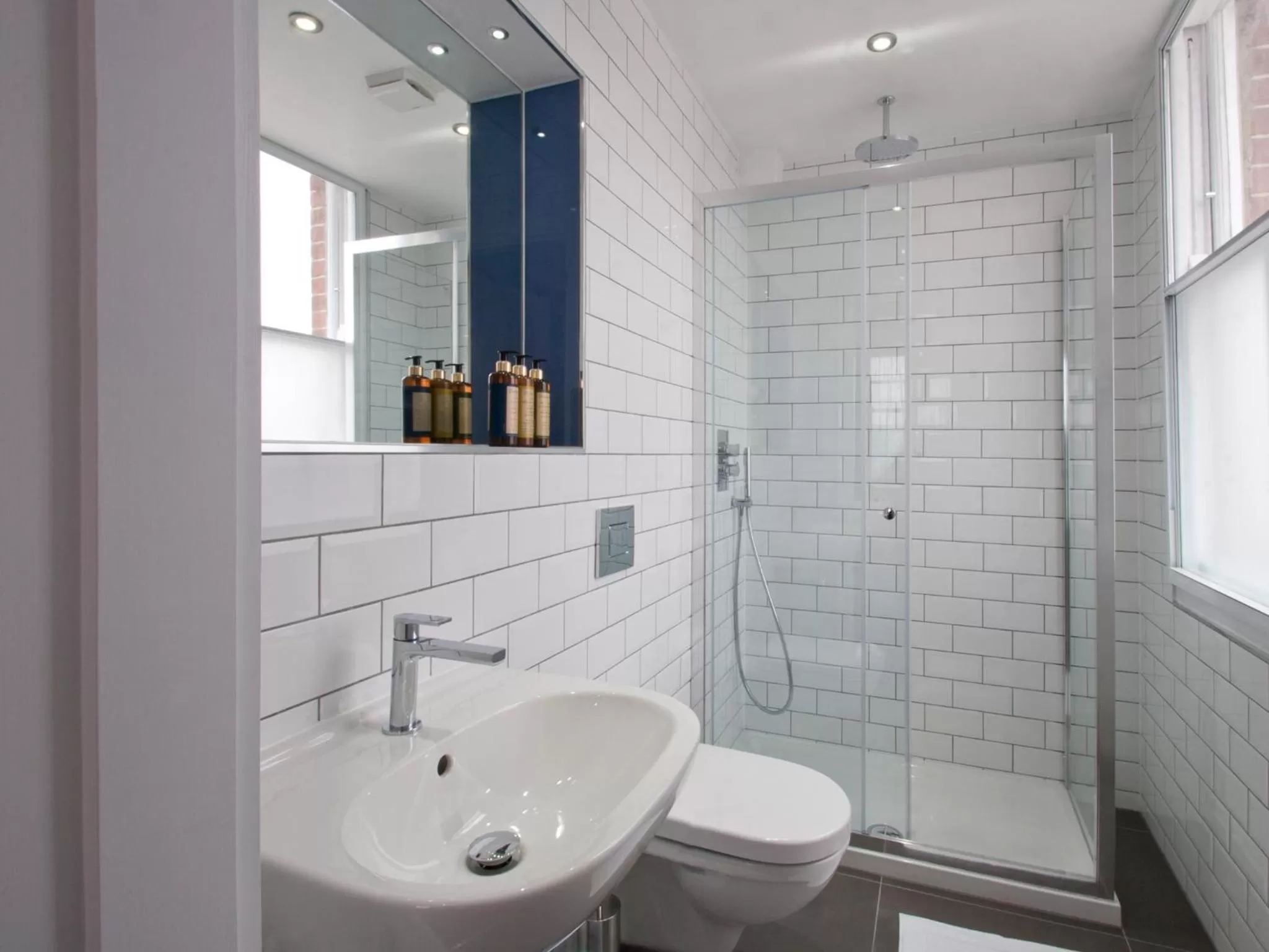 Bathroom in W12 Rooms
