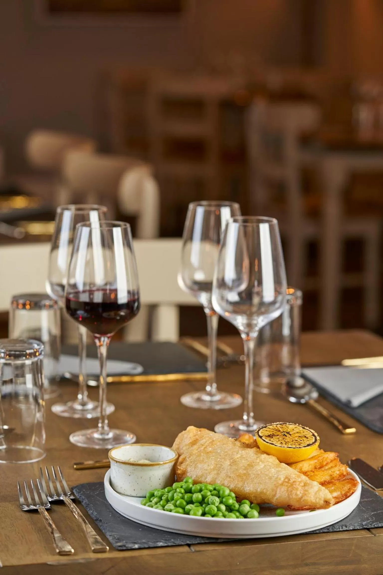 Restaurant/Places to Eat in The White Hart Hotel