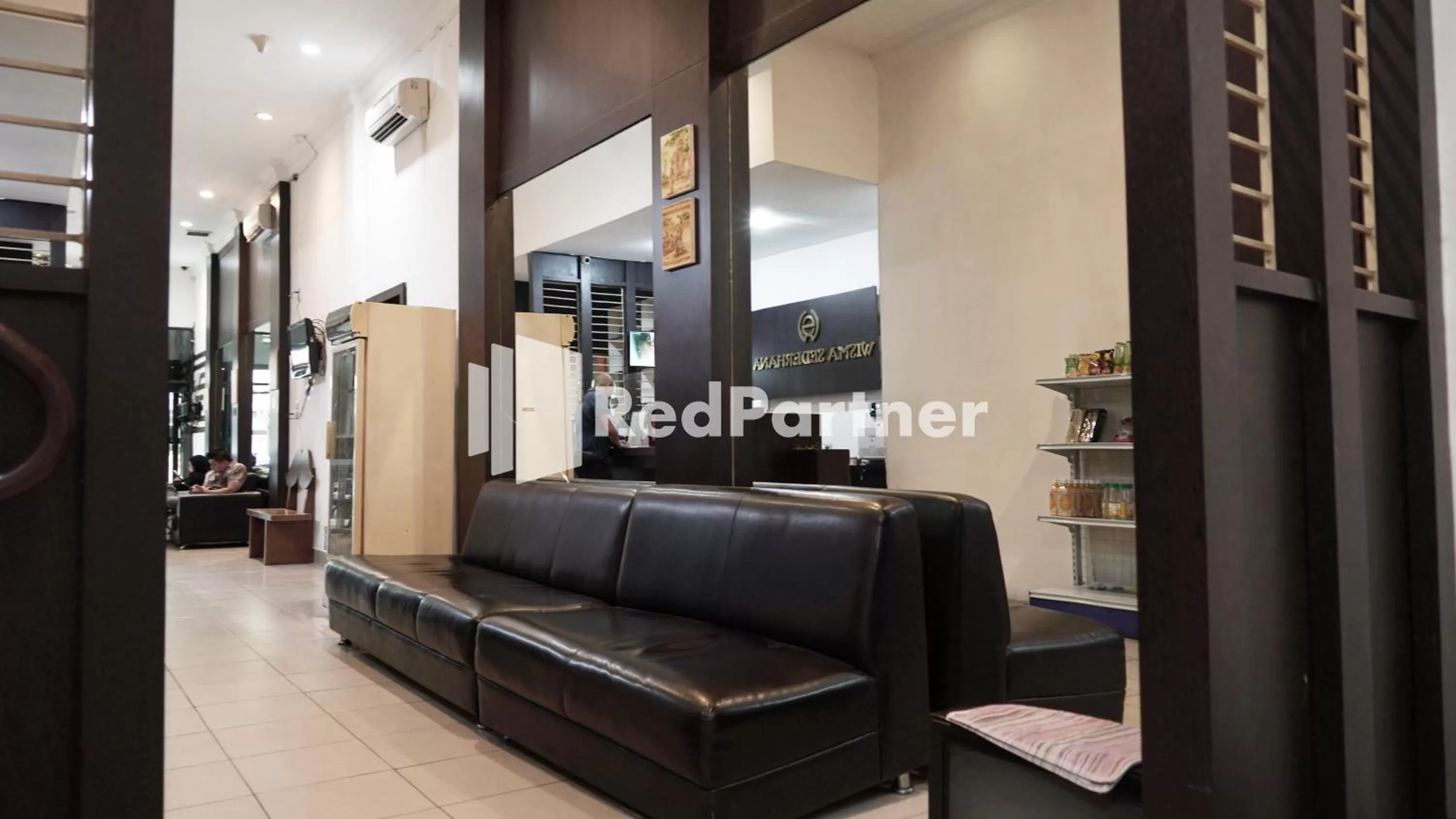 Lobby or reception in Wisma Sederhana Medan Mitra RedDoorz