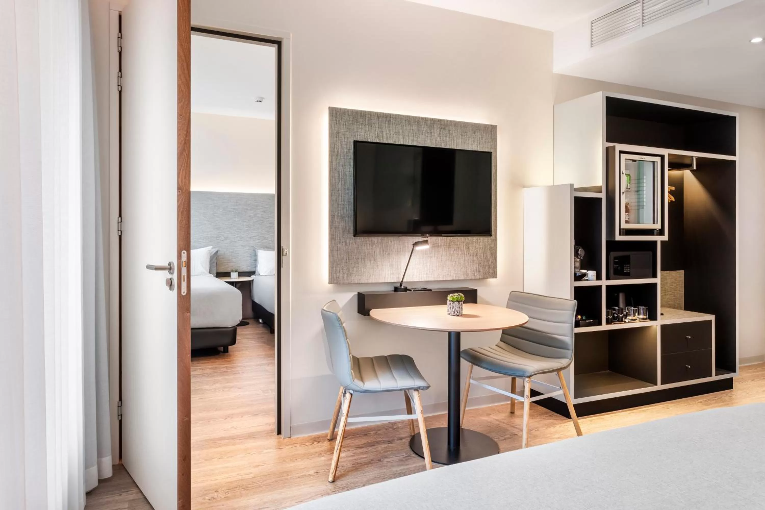 TV and multimedia, Bed in INNSiDE by Meliá Amsterdam