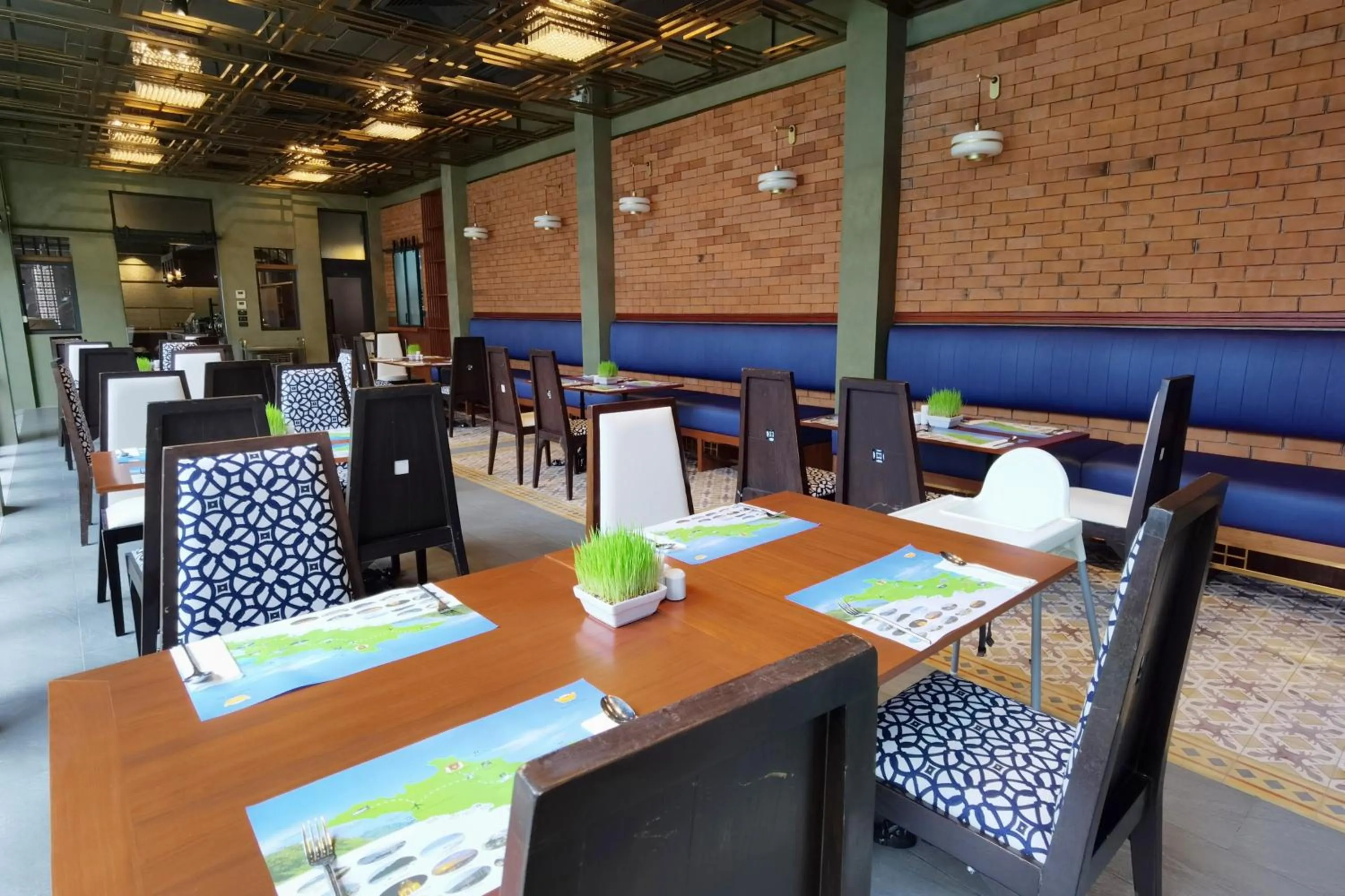 Restaurant/places to eat in R-Mar Resort and Spa Patong, Phuket