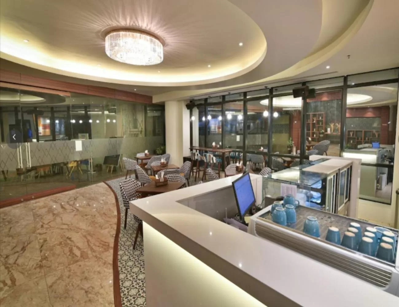 Restaurant/places to eat in The Avatar Hotel & Convention