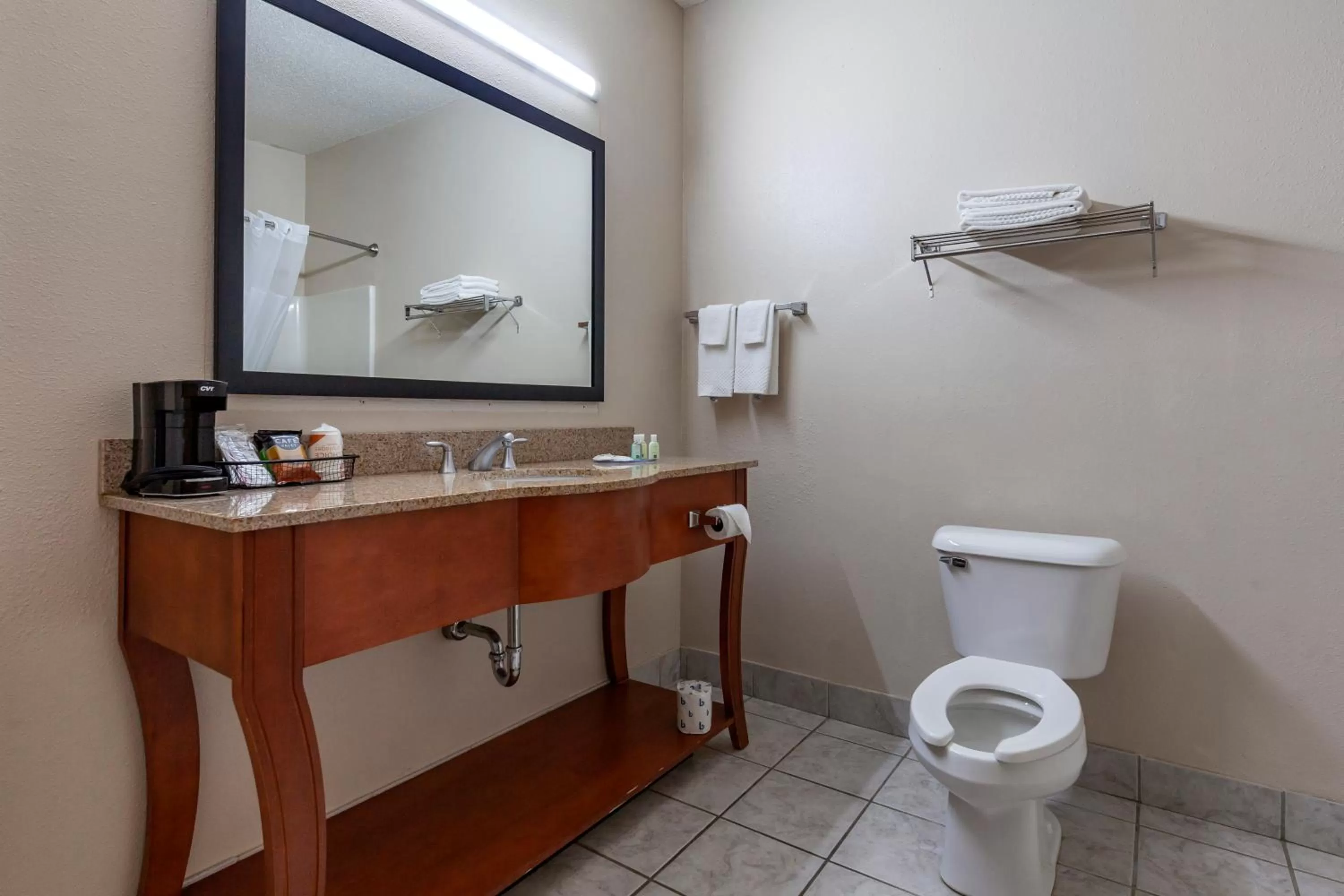 Bathroom in Quality Inn Redgranite