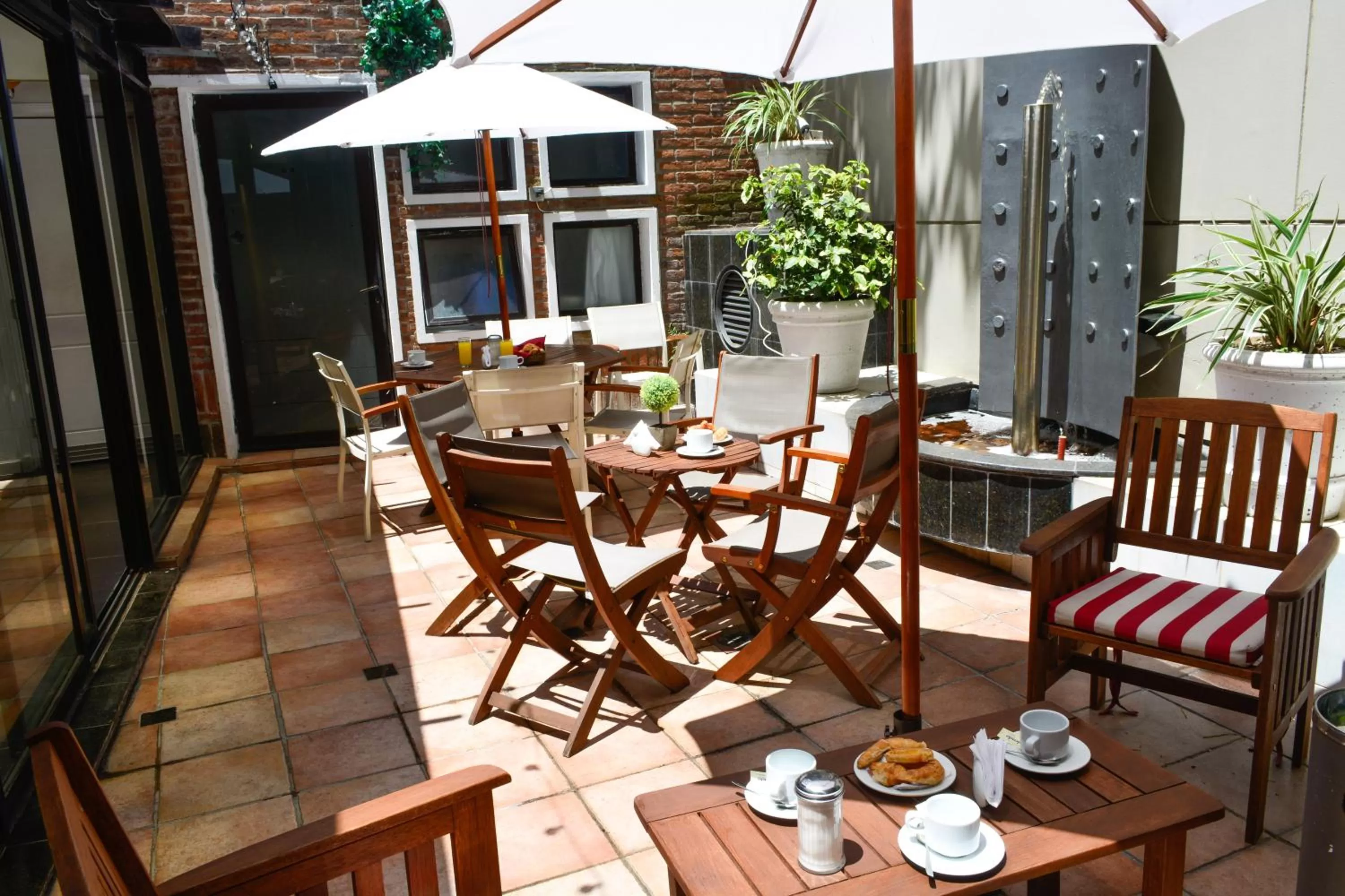 Patio in Pocitos Plaza Hotel