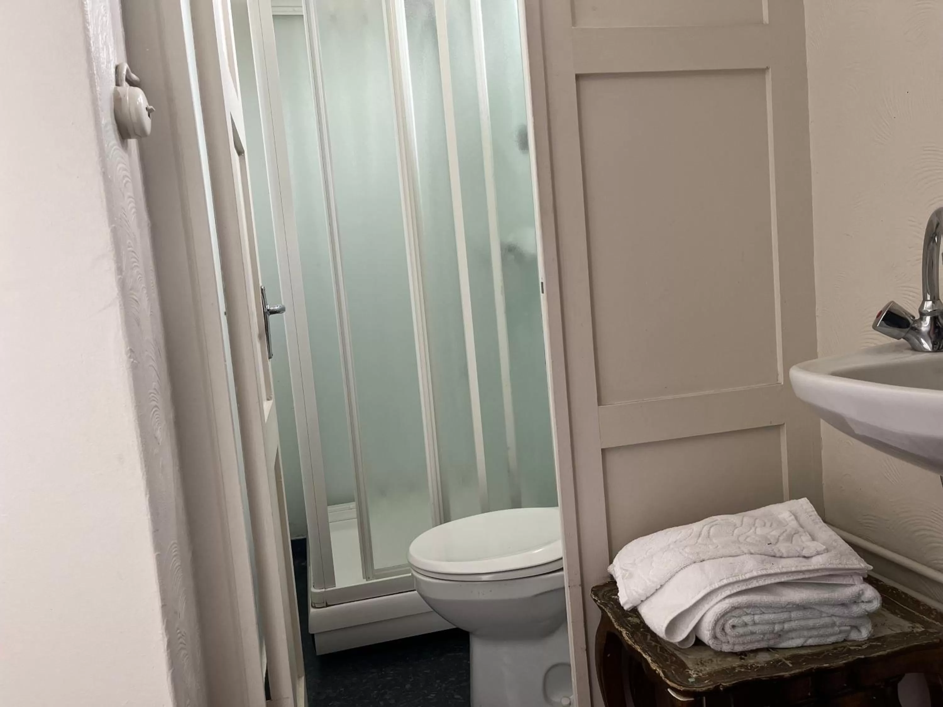 Bathroom in Snorri's Guesthouse