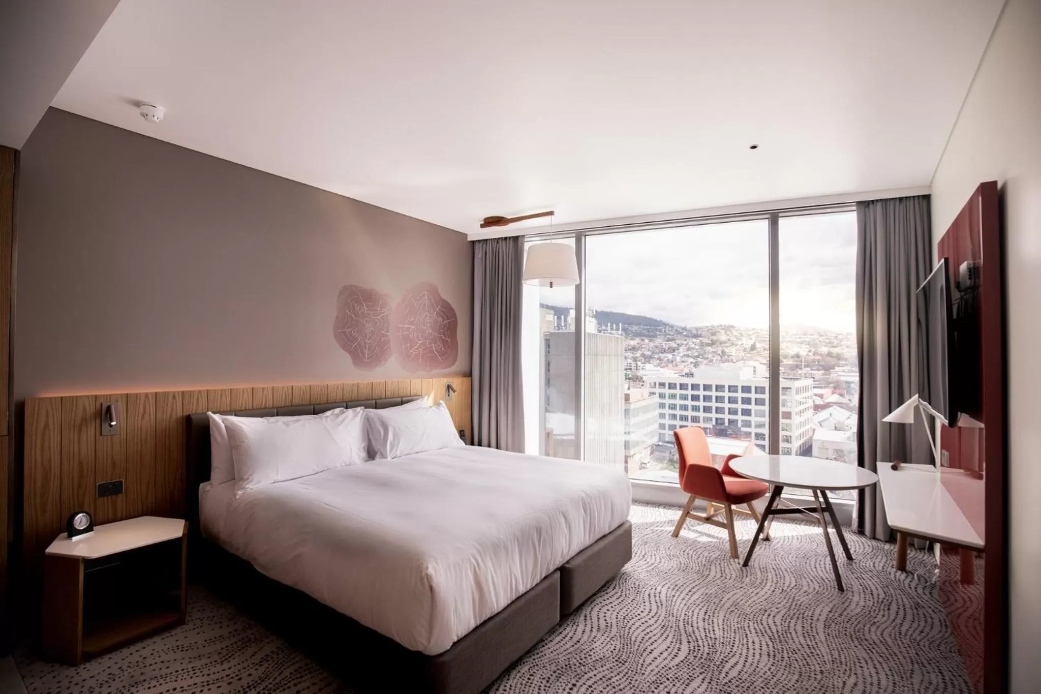 Photo of the whole room, Bed in Crowne Plaza Hobart by IHG