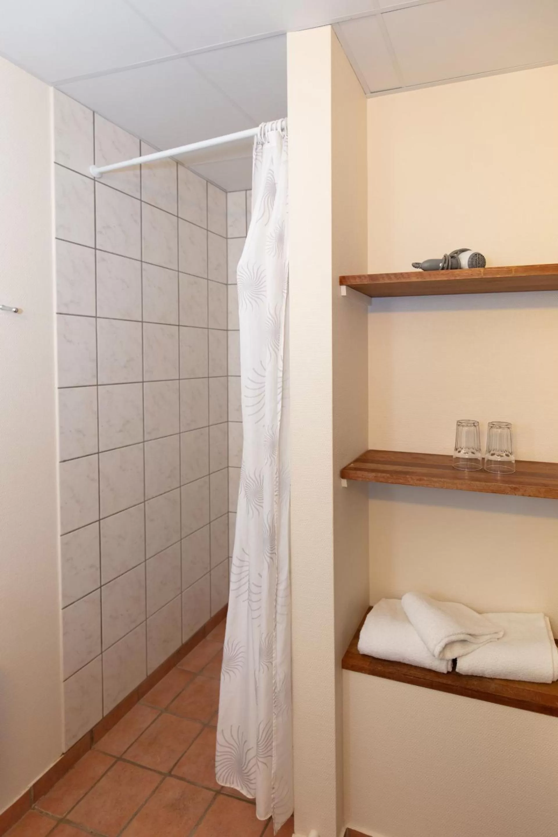 Bathroom in Foldens Hotel