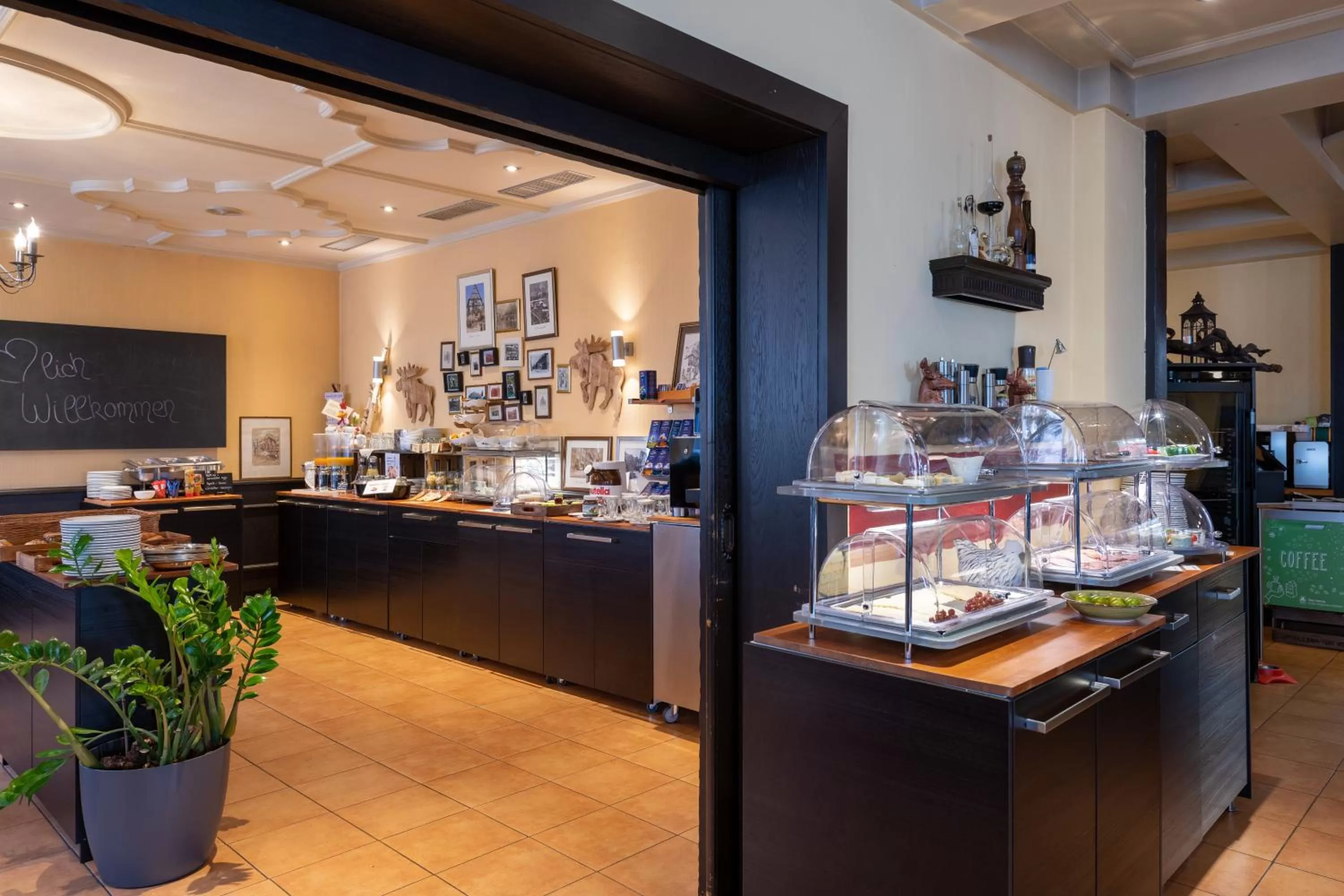 Buffet breakfast, Restaurant/Places to Eat in Flair Hotel Hopfengarten