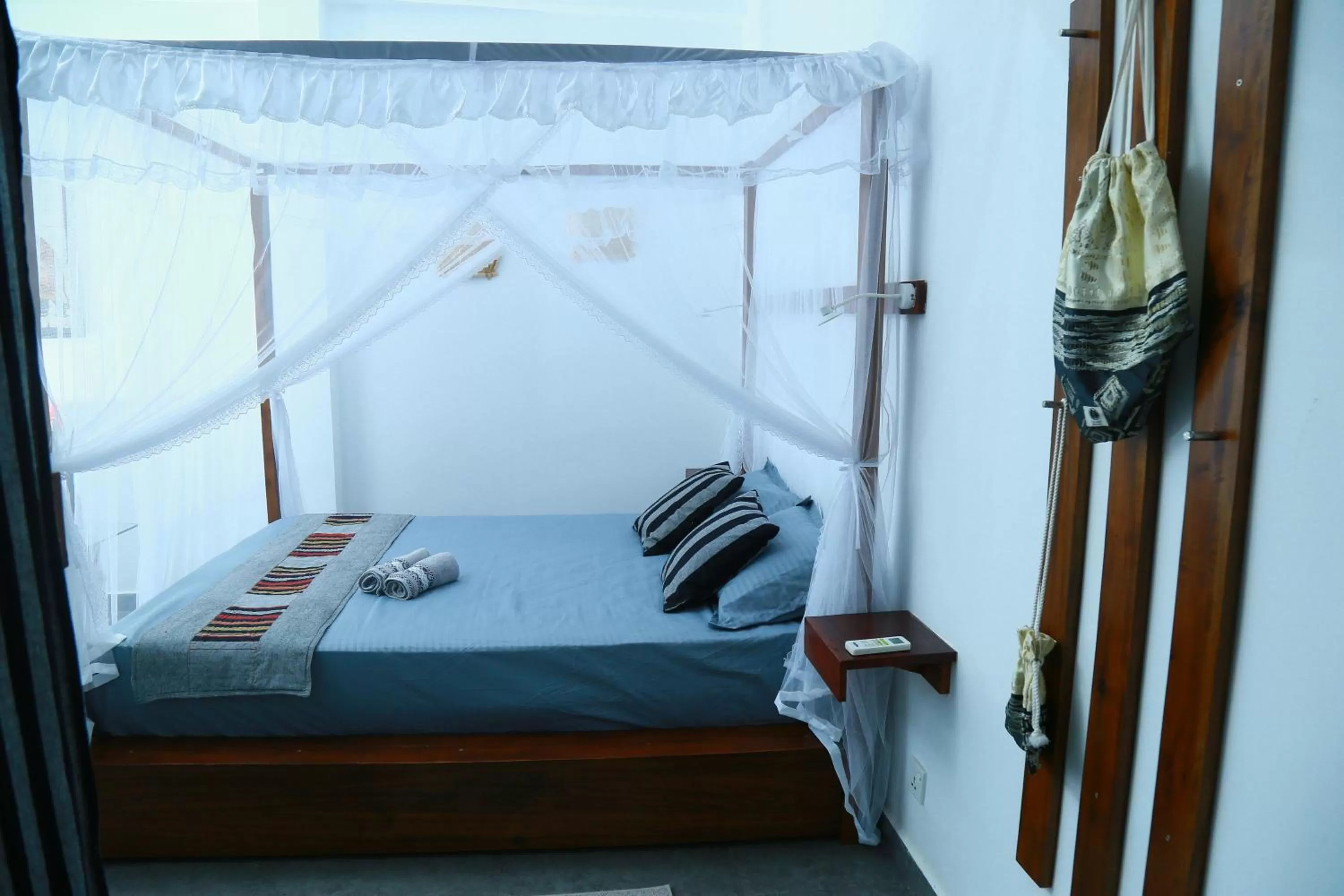 Photo of the whole room, Bed in SriMany