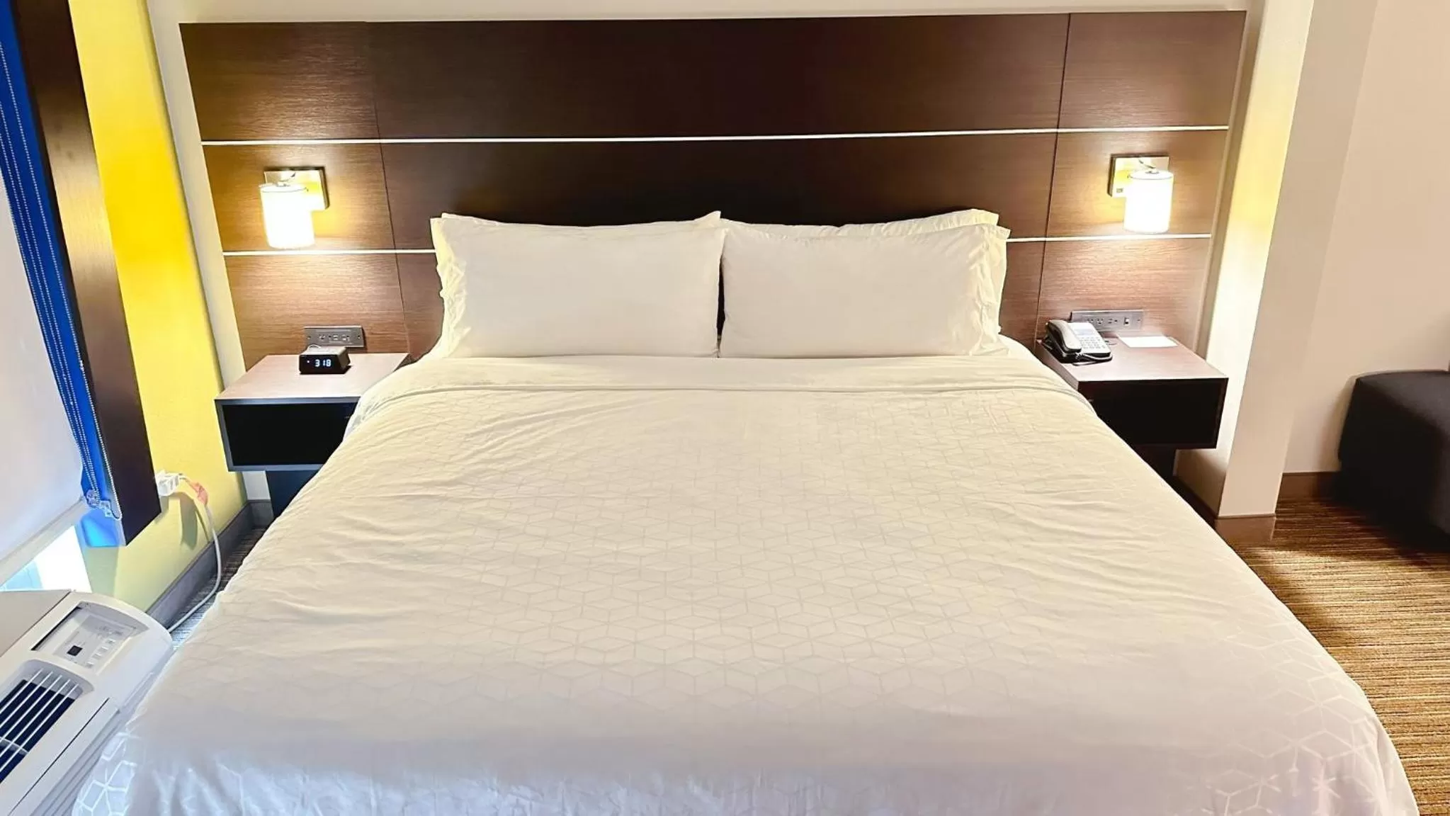 Photo of the whole room, Bed in Holiday Inn Express & Suites - Prospect Heights by IHG