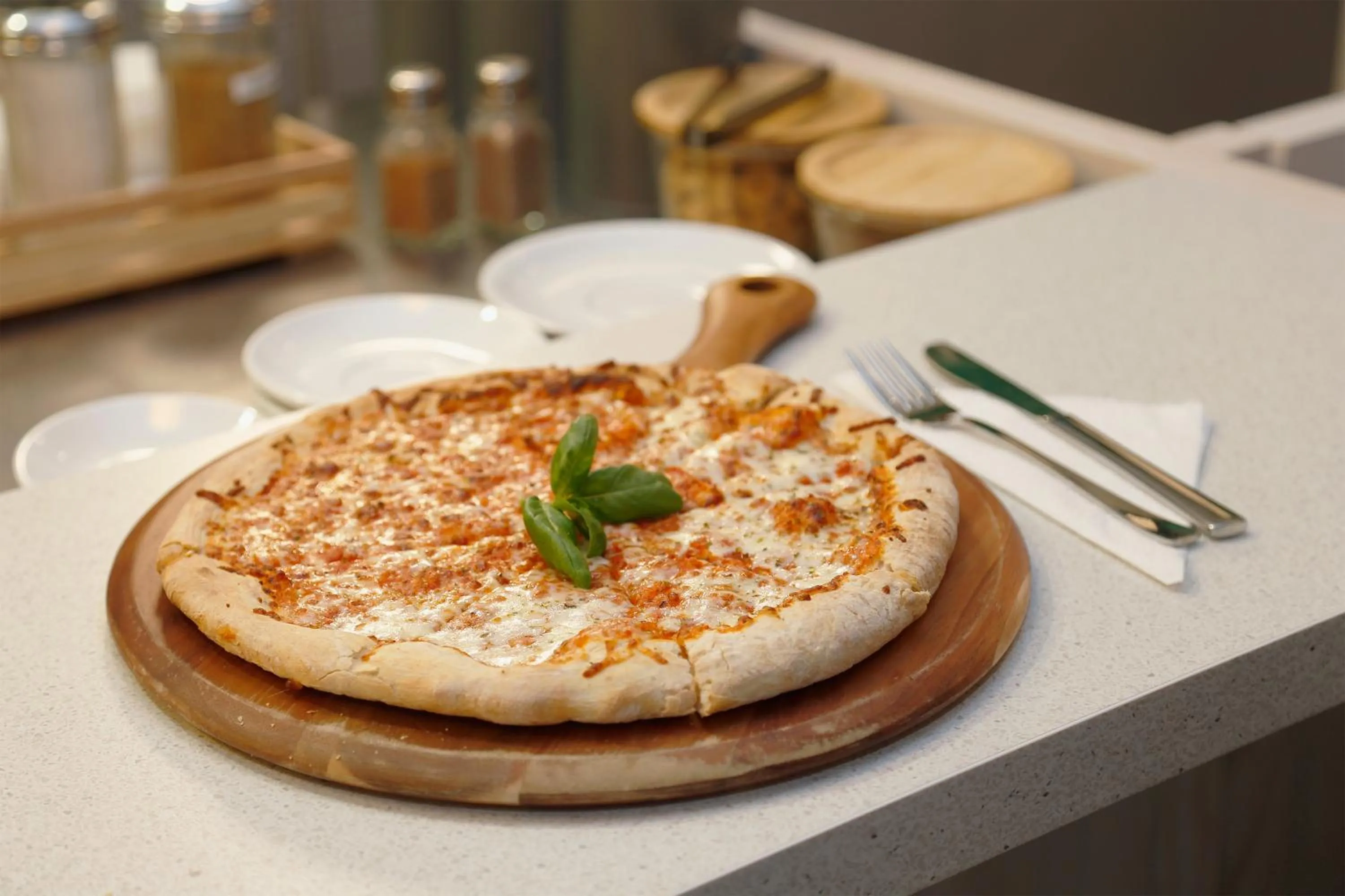 Restaurant/places to eat in MEININGER Hotel Berlin Hauptbahnhof