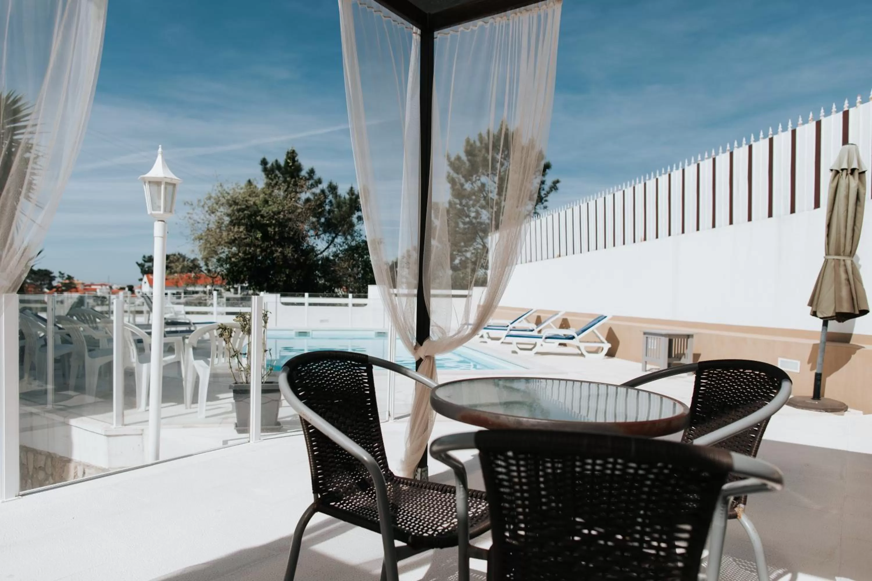 Communal kitchen in Boutique Hotel - O House Ericeira Hills