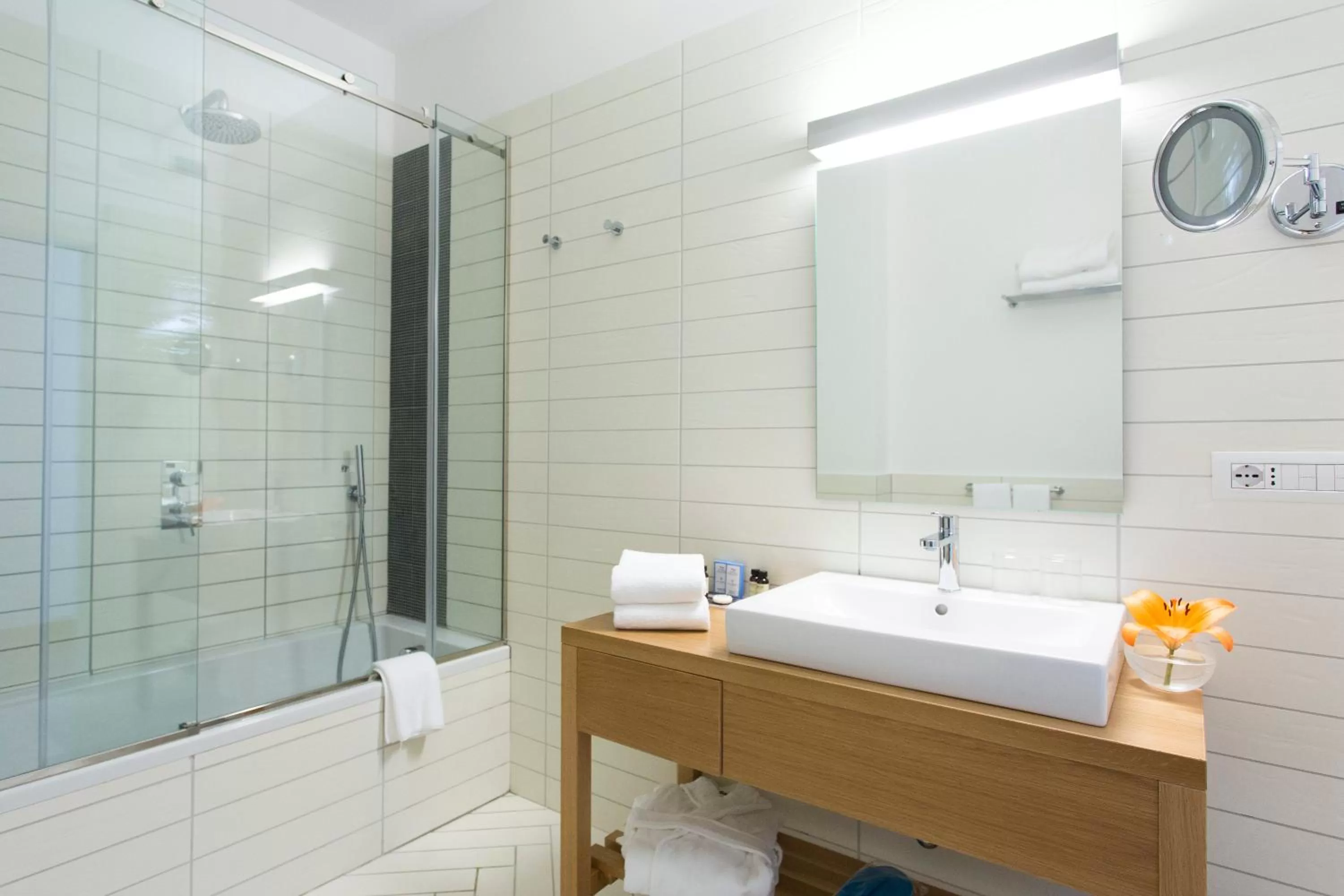 Bathroom in Villa Fiorella Art Hotel