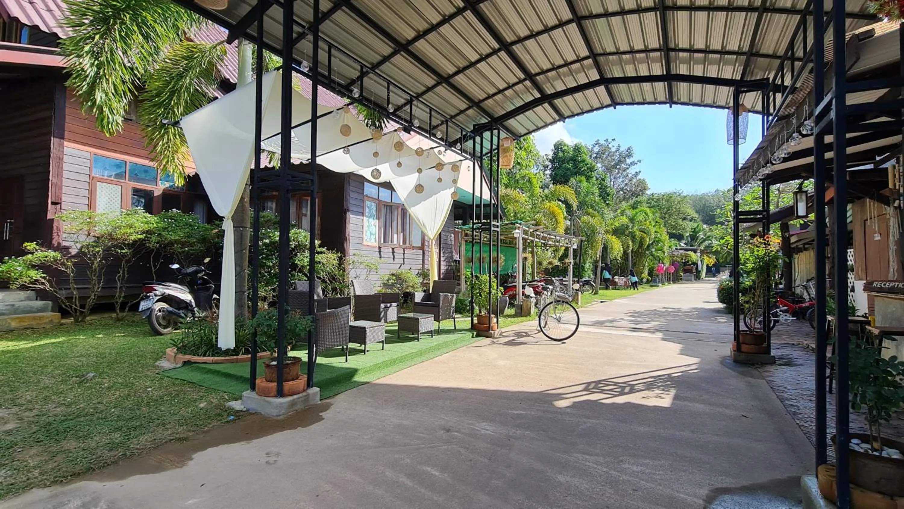 Baan Suan Rim Klong Resort