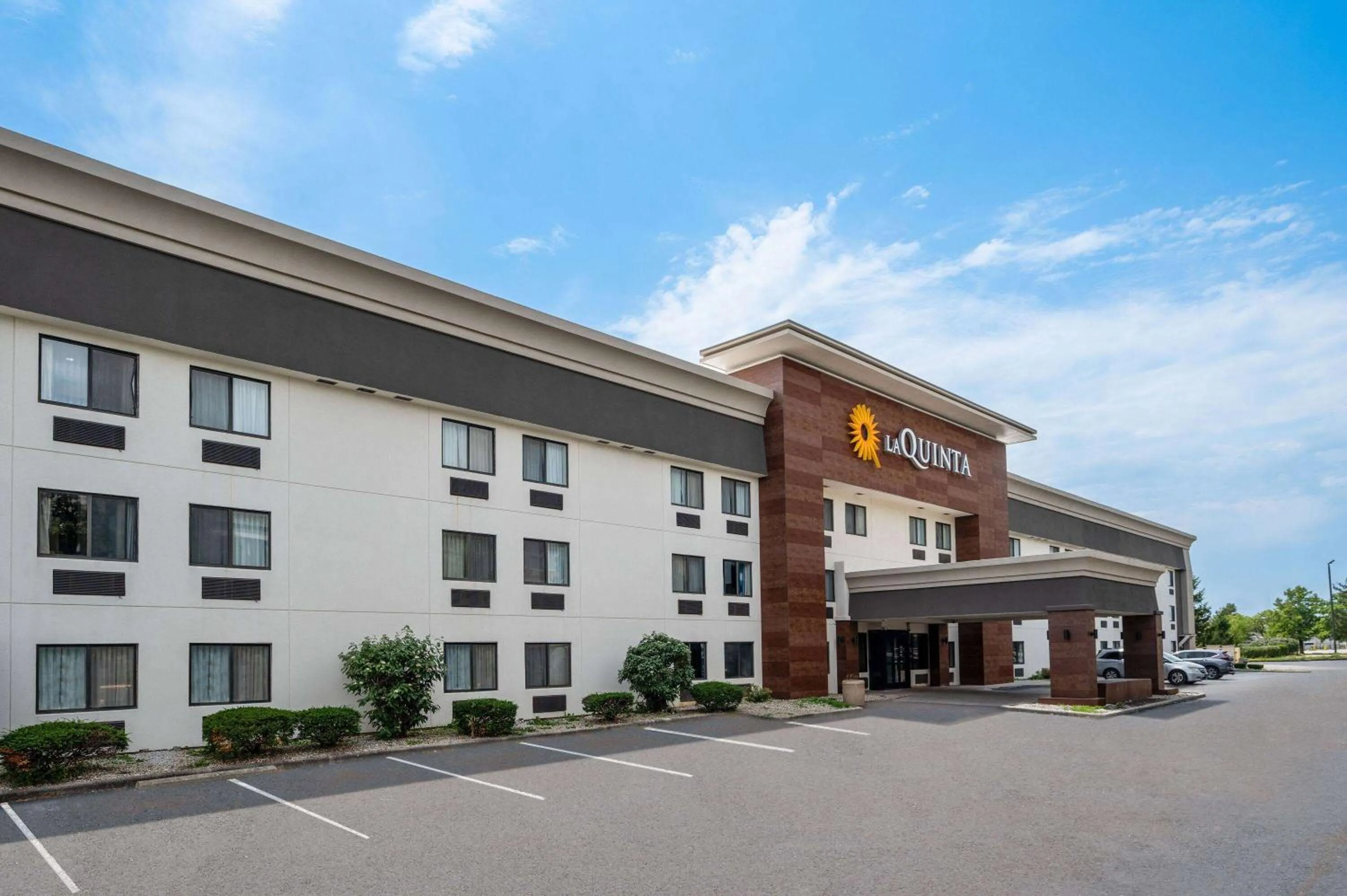 Property building in La Quinta Inn by Wyndham Indianapolis Airport Executive Dr